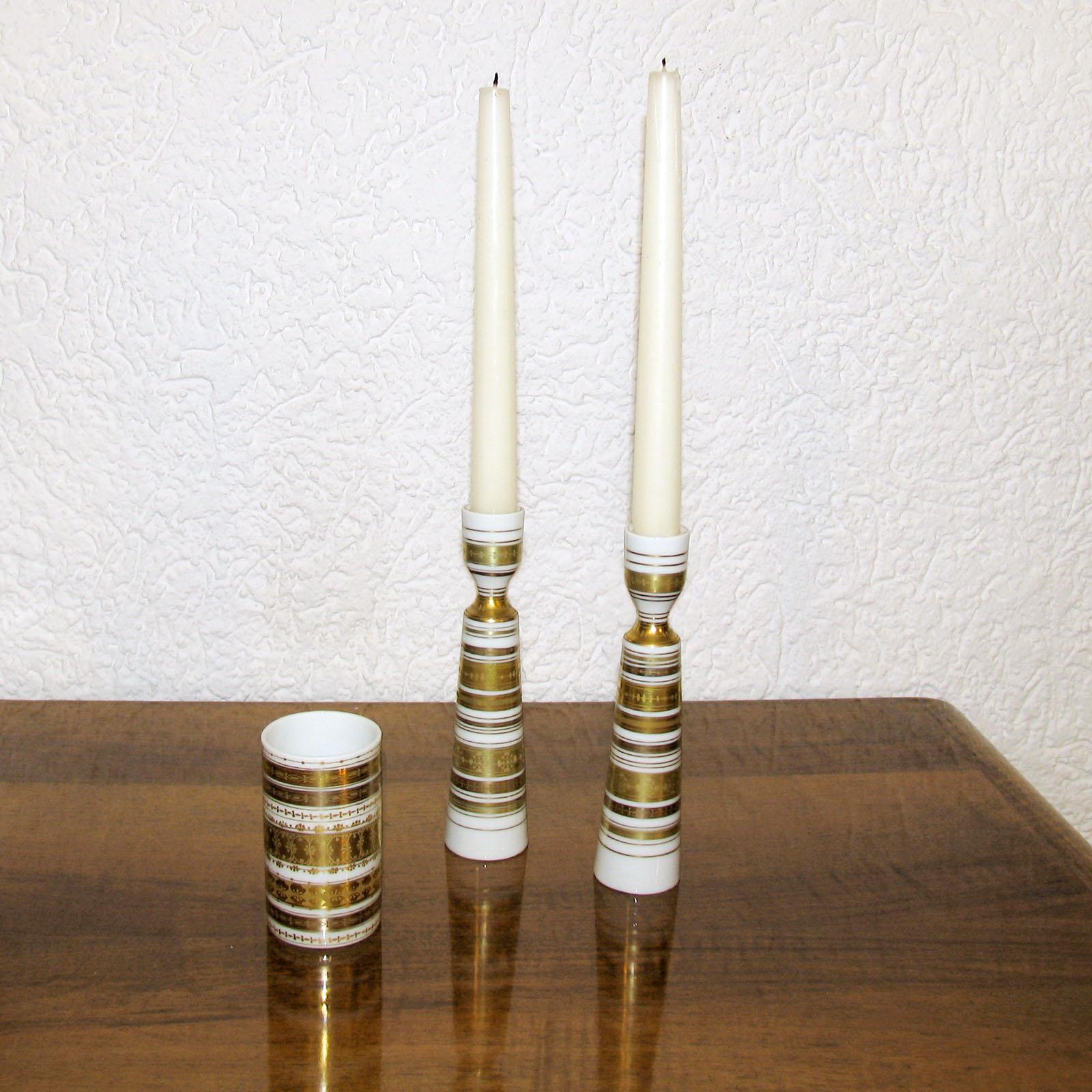Mid-Century Modern, Rosenthal Porcelain candlesticks and vase by Bjorn Wiinblad.
Bjorn Wiinblad for Rosenthal studio-linie, quatre couleurs, Germany, 1980s
Pair of candlesticks made of porcelain and a small vase, decorated in gold, 4 shades of