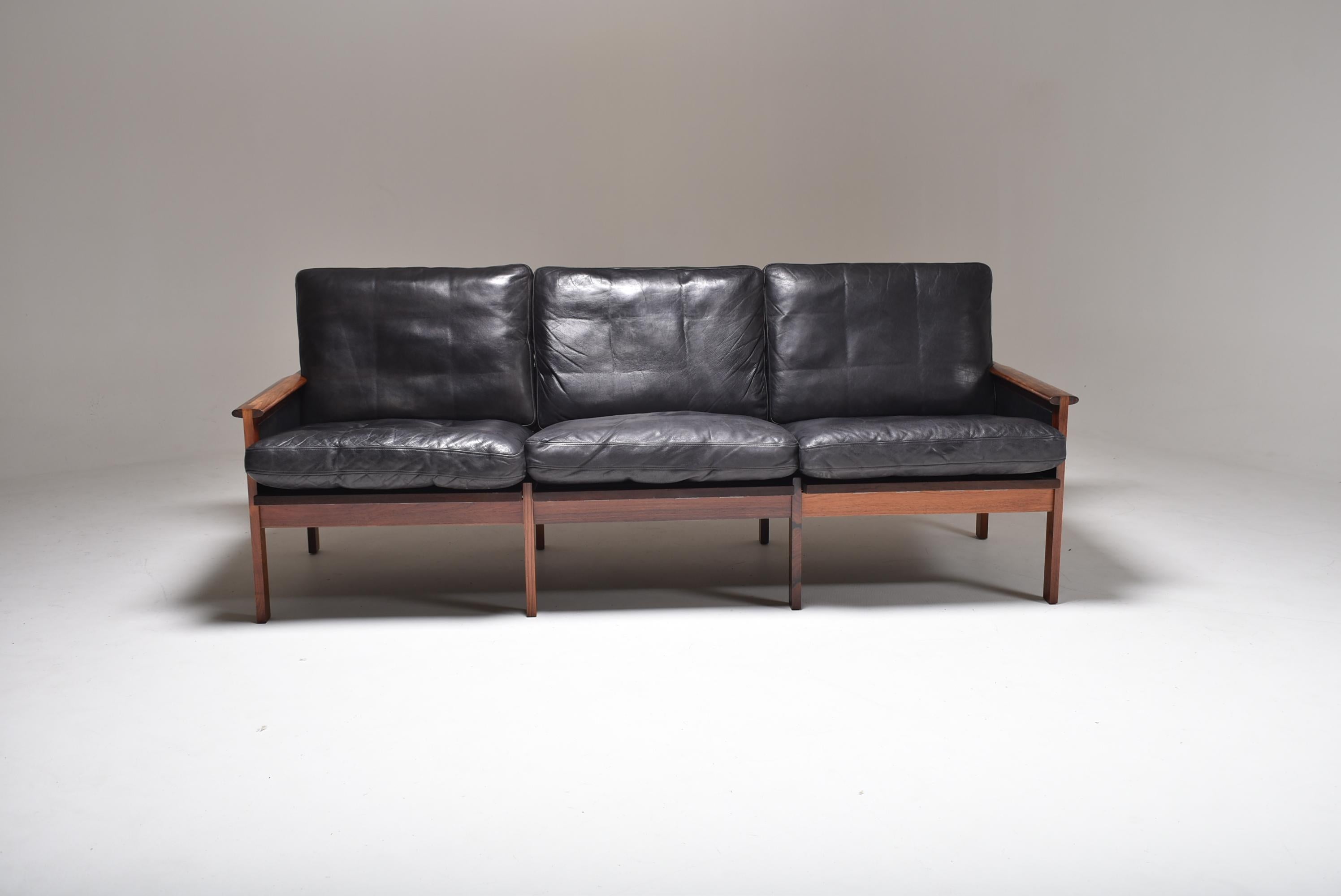 Mid-Century Modern Rosewood and Black Leather Sofa, Illum Wikkelso, Denmark 3