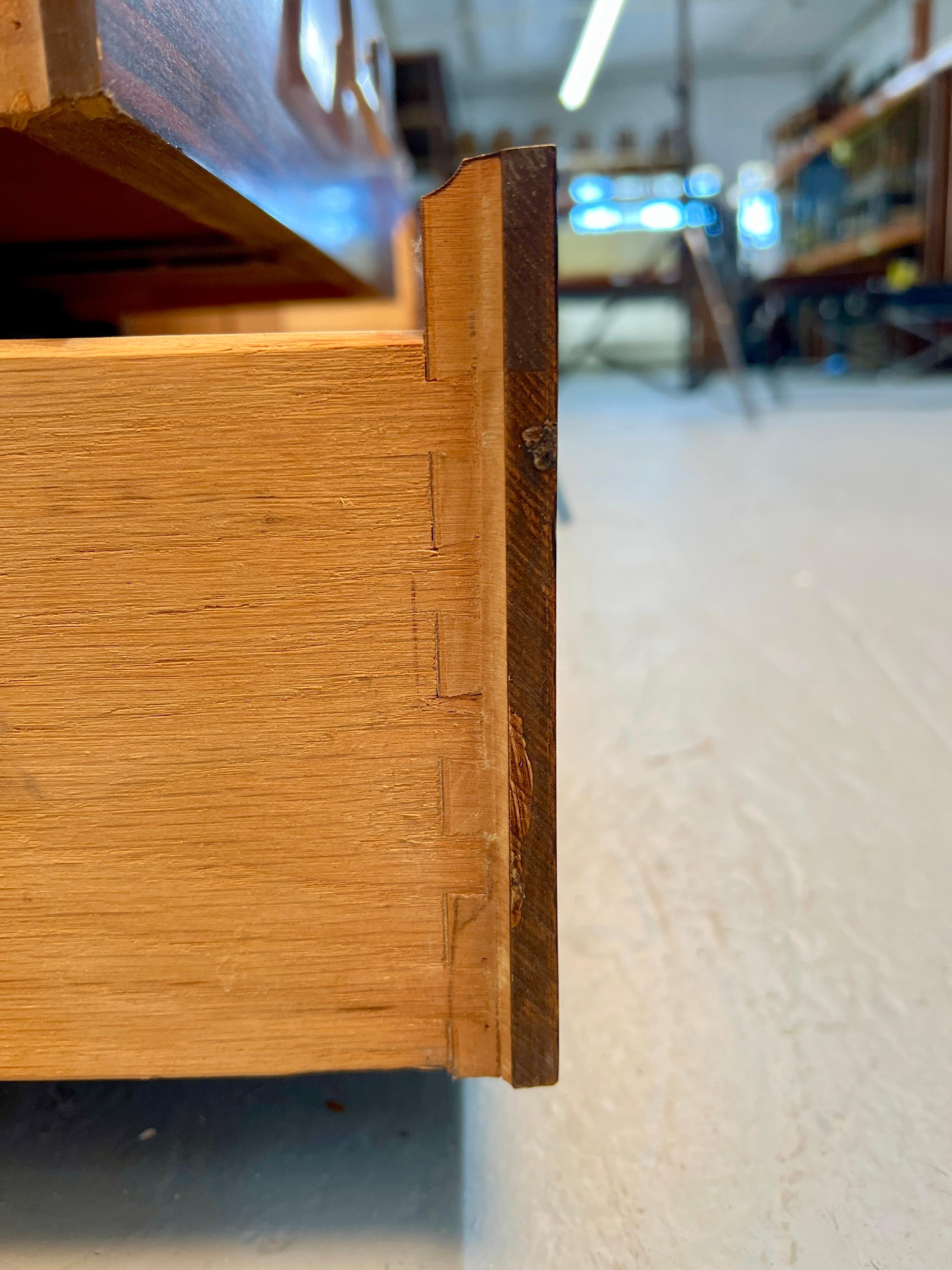 Comò moderno di metà secolo in palissandro e cromo in vendita 8