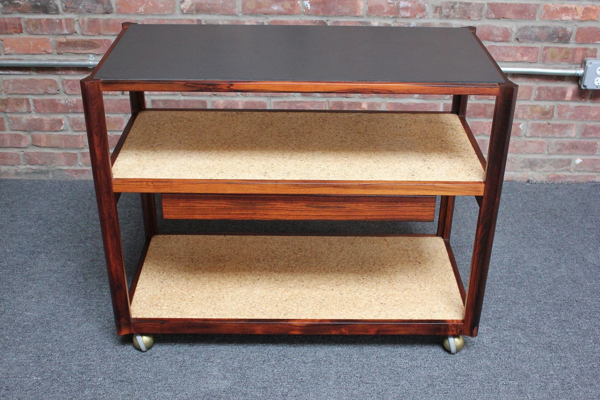 Mid-Century Modern Rosewood and Cork Bar Cart by Roger Sprunger for Dunbar In Good Condition For Sale In Brooklyn, NY