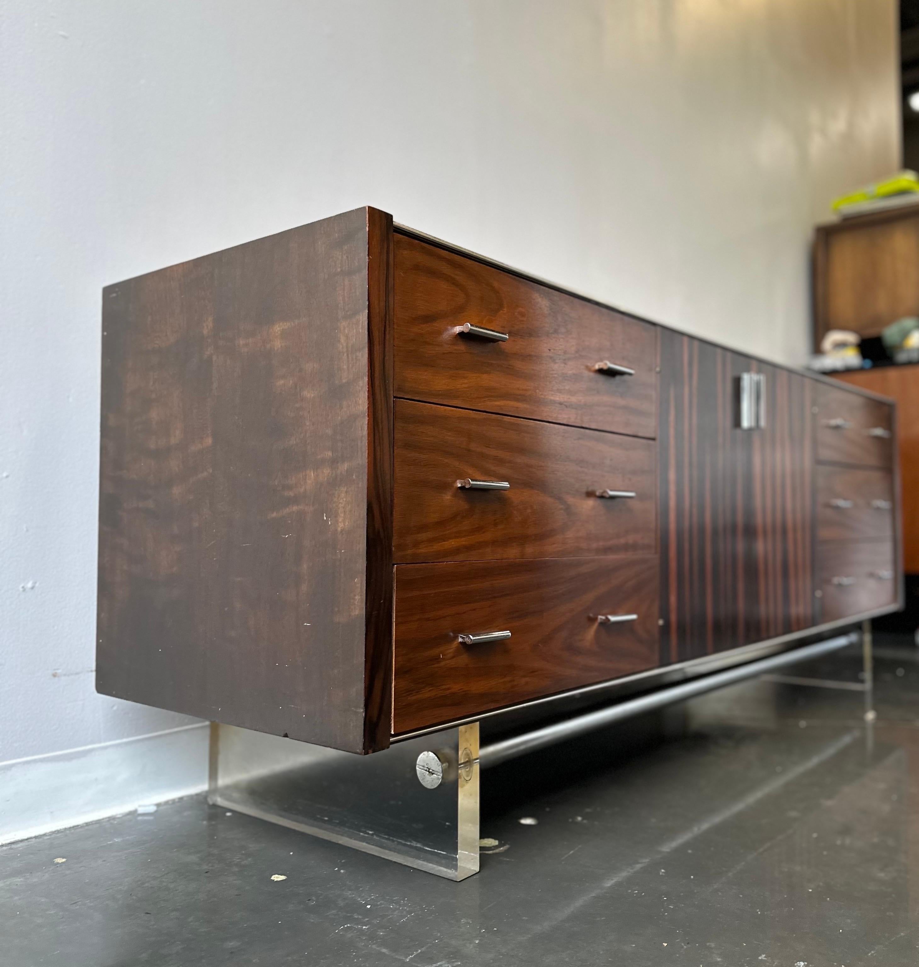 Mid Century Modern Rosewood and Walnut Dresser circa 1960 In Good Condition In Sayreville, NJ