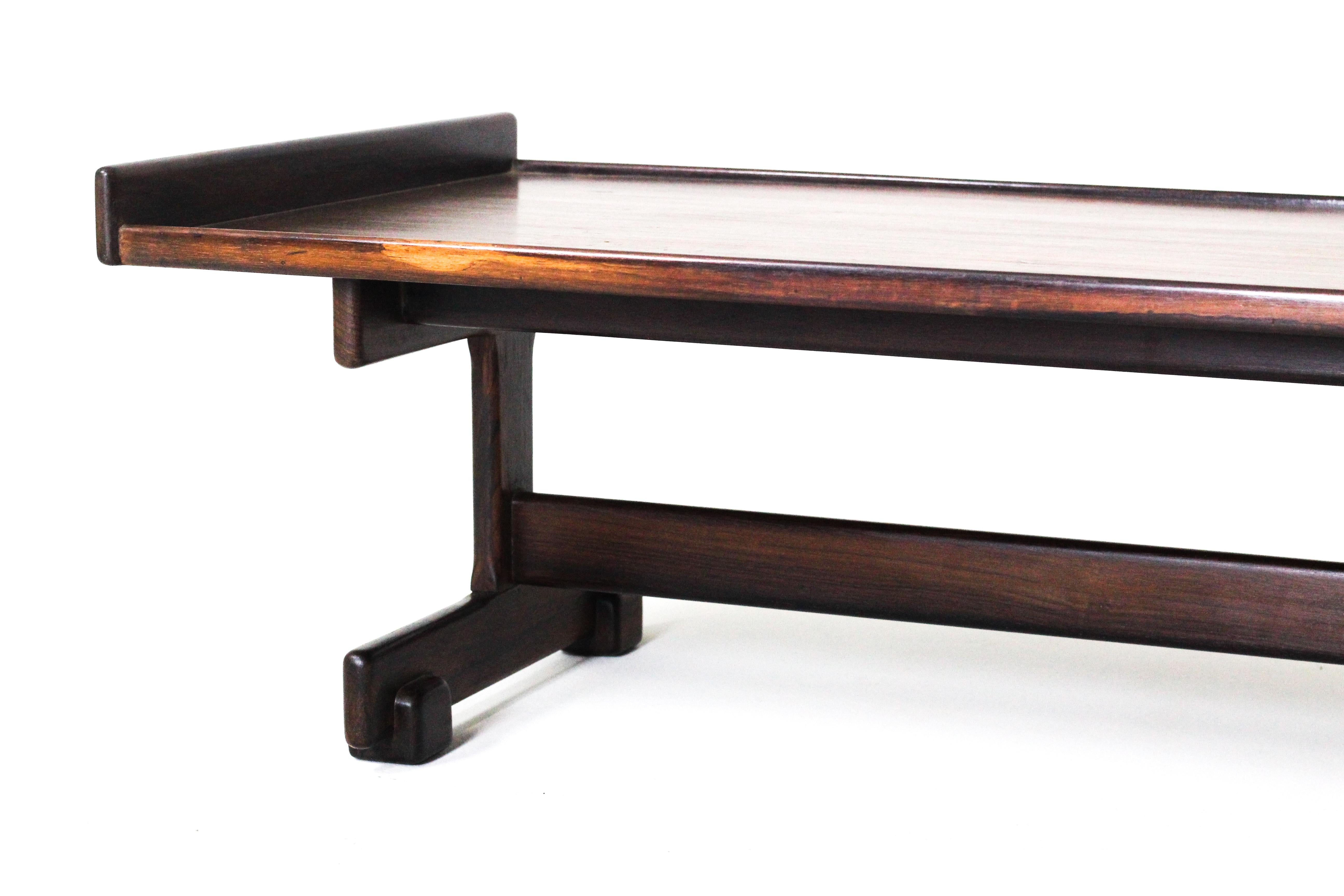 Veneer Mid-Century Modern Wood Center Table by Sergio Rodrigues, Brazil, 1960s For Sale