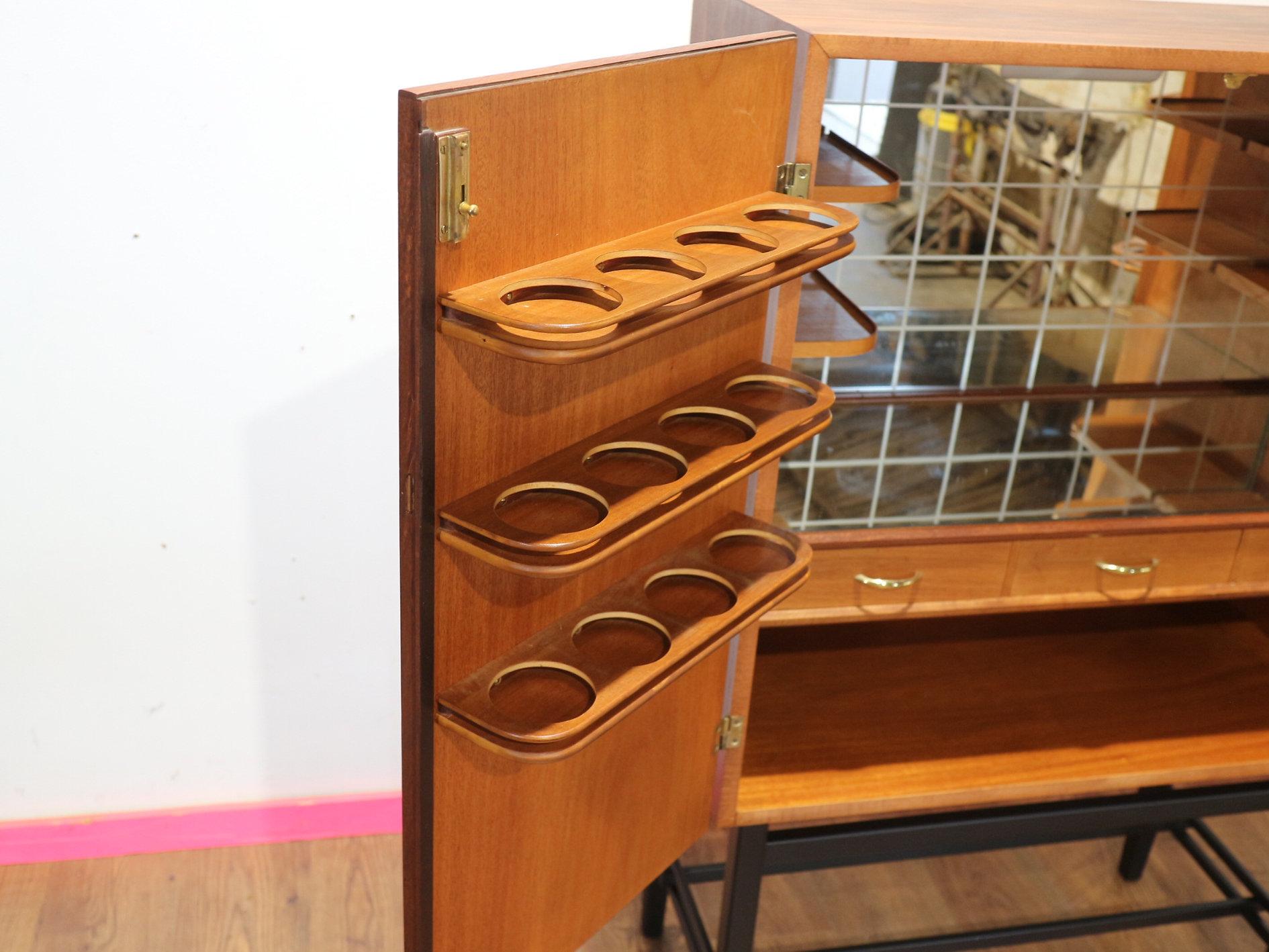 Mueble bar de palisandro moderno de mediados de siglo de Förenade Möbler Linköping en venta 3