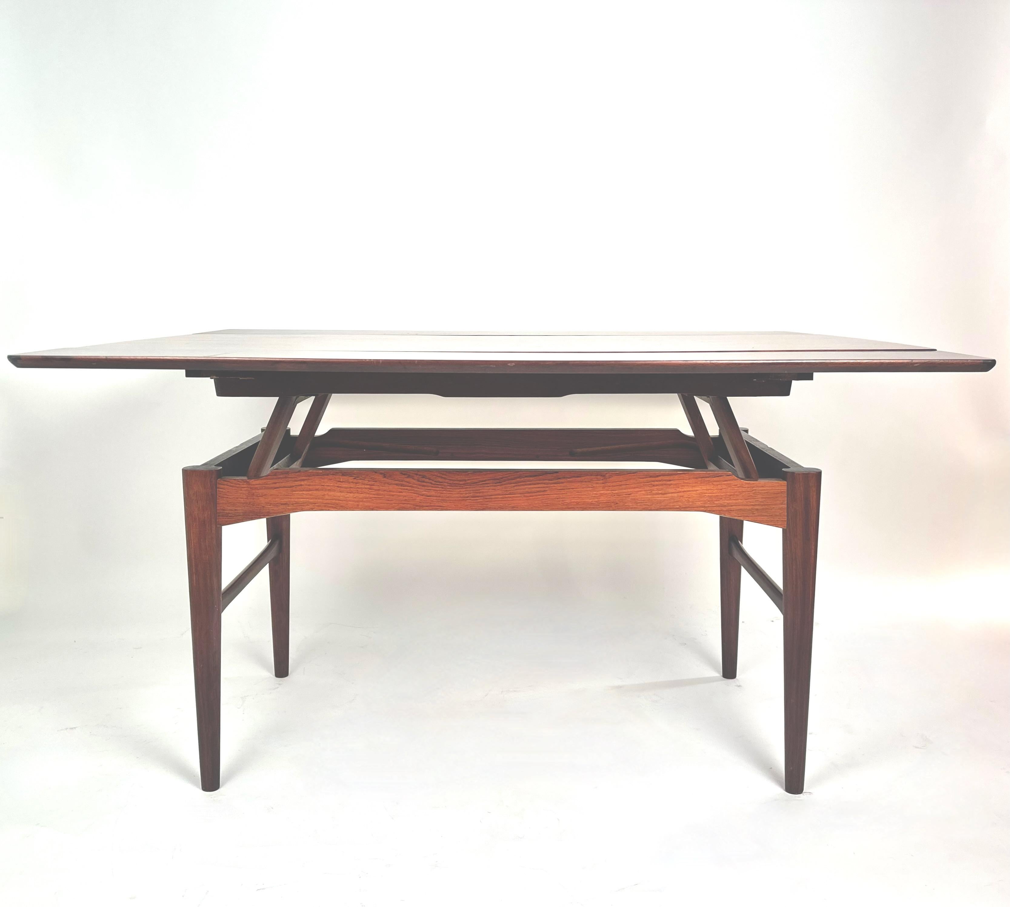 A midcentury coffee/console or dining room table, Rosewood frame. Heigth ,width different positions.Dimensions :Low position :H 55.5 cmx L 125 cm x W 70/80 cm.High position H 70 cm x W 70/80 cm x W 70/80 cm. Excellent condition.
Free packing.