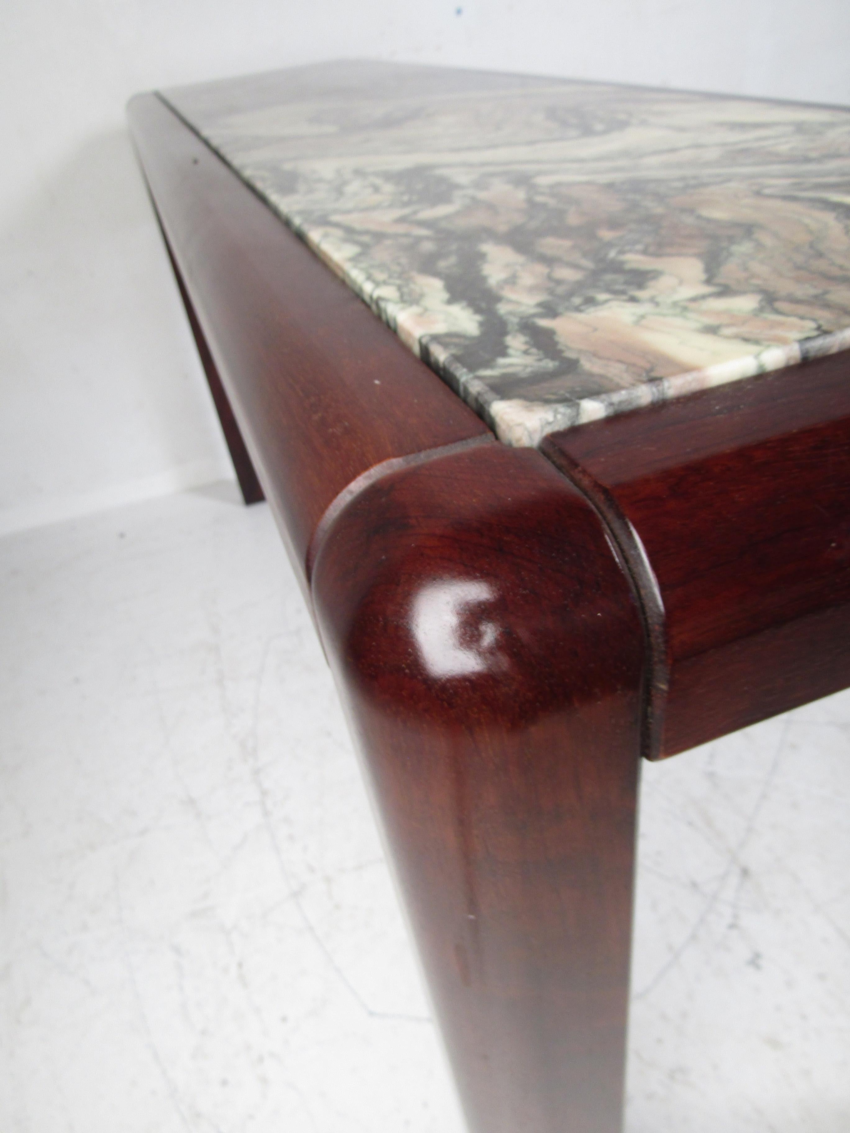 Mid-Century Modern Rosewood Console For Sale 4