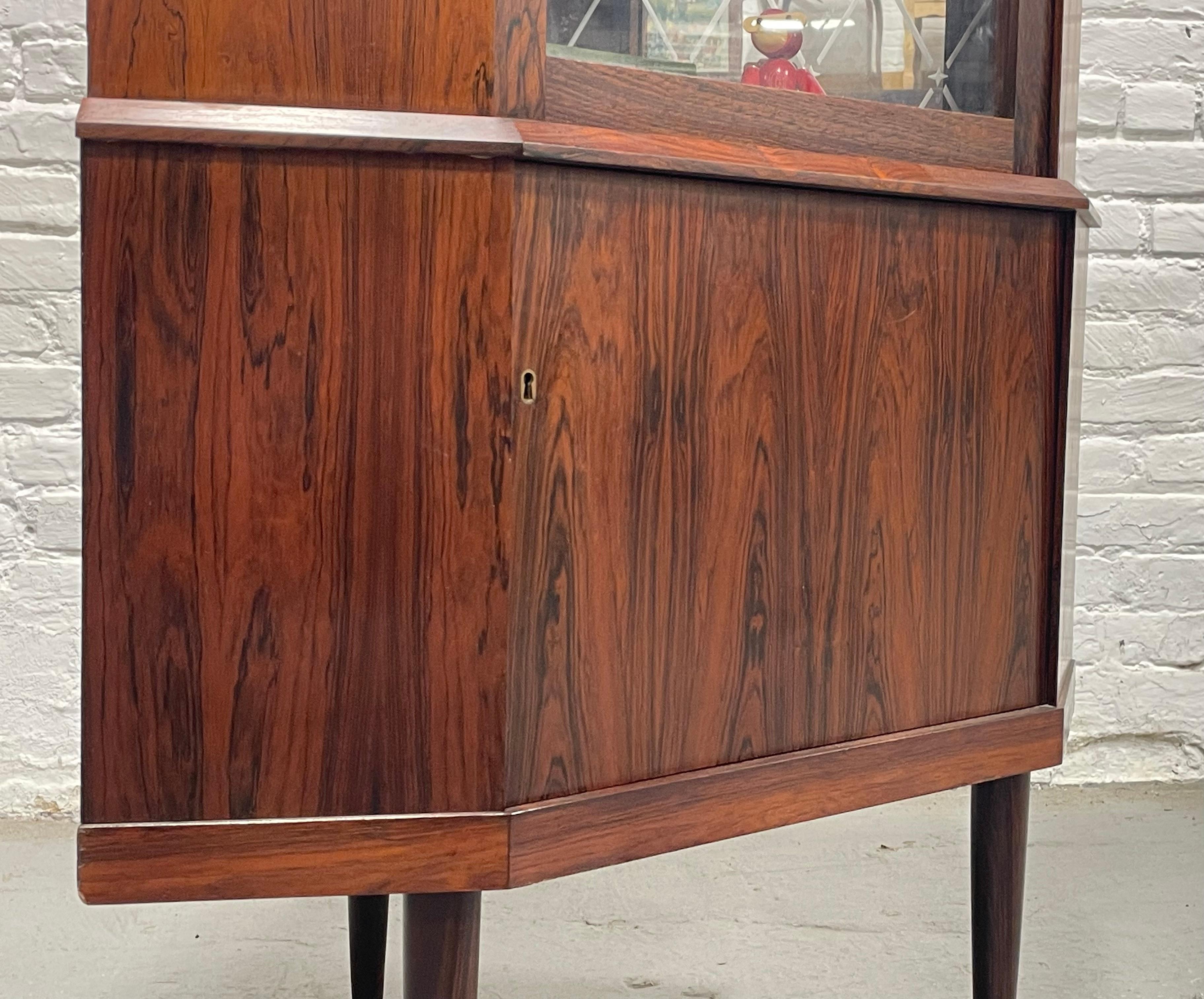 Mueble para Vajilla o Licor de Esquina de Palisandro Moderno de Mediados de Siglo, Fabricado en Dinamarca en venta 9