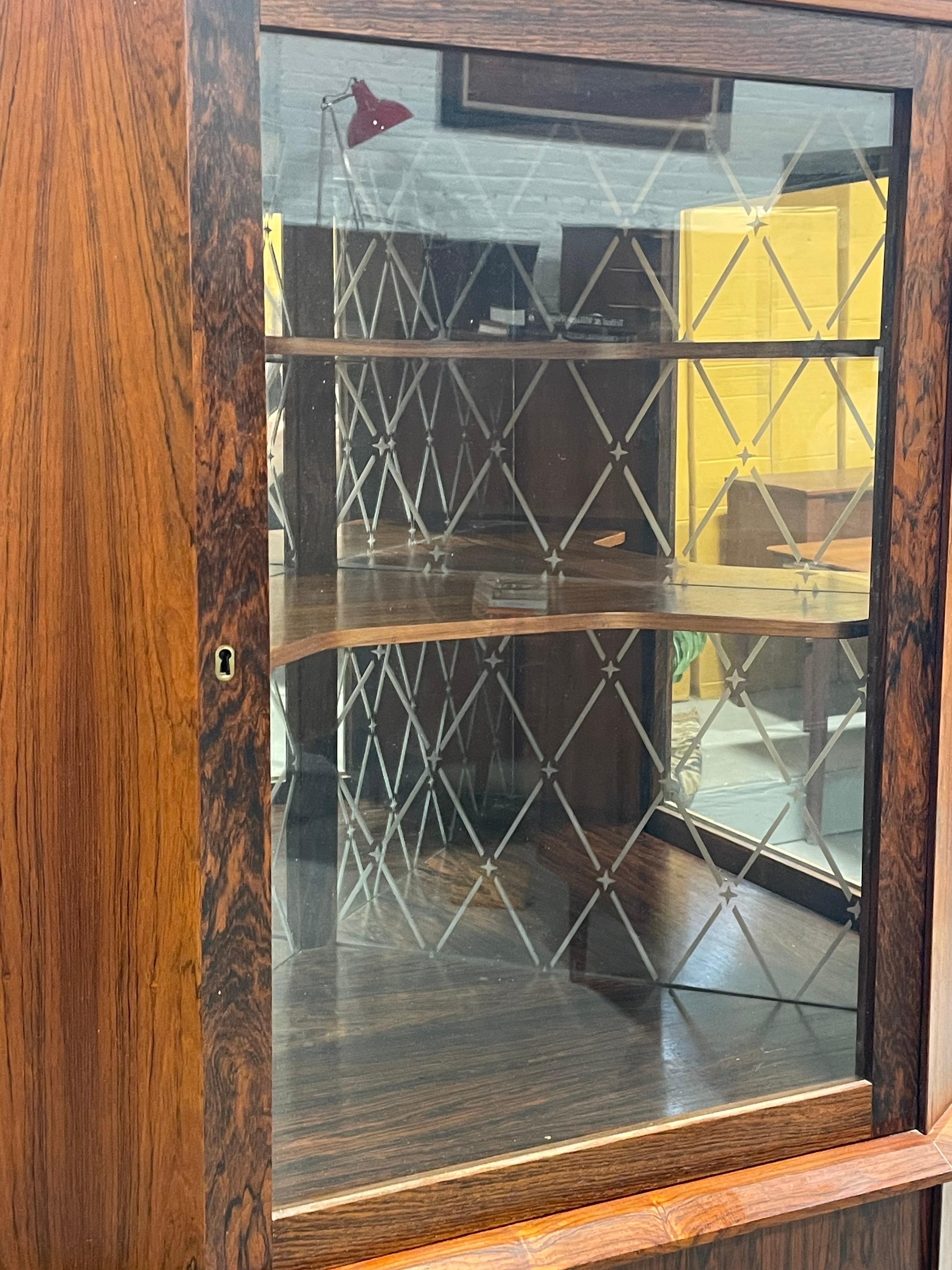 Mueble para Vajilla o Licor de Esquina de Palisandro Moderno de Mediados de Siglo, Fabricado en Dinamarca en venta 1