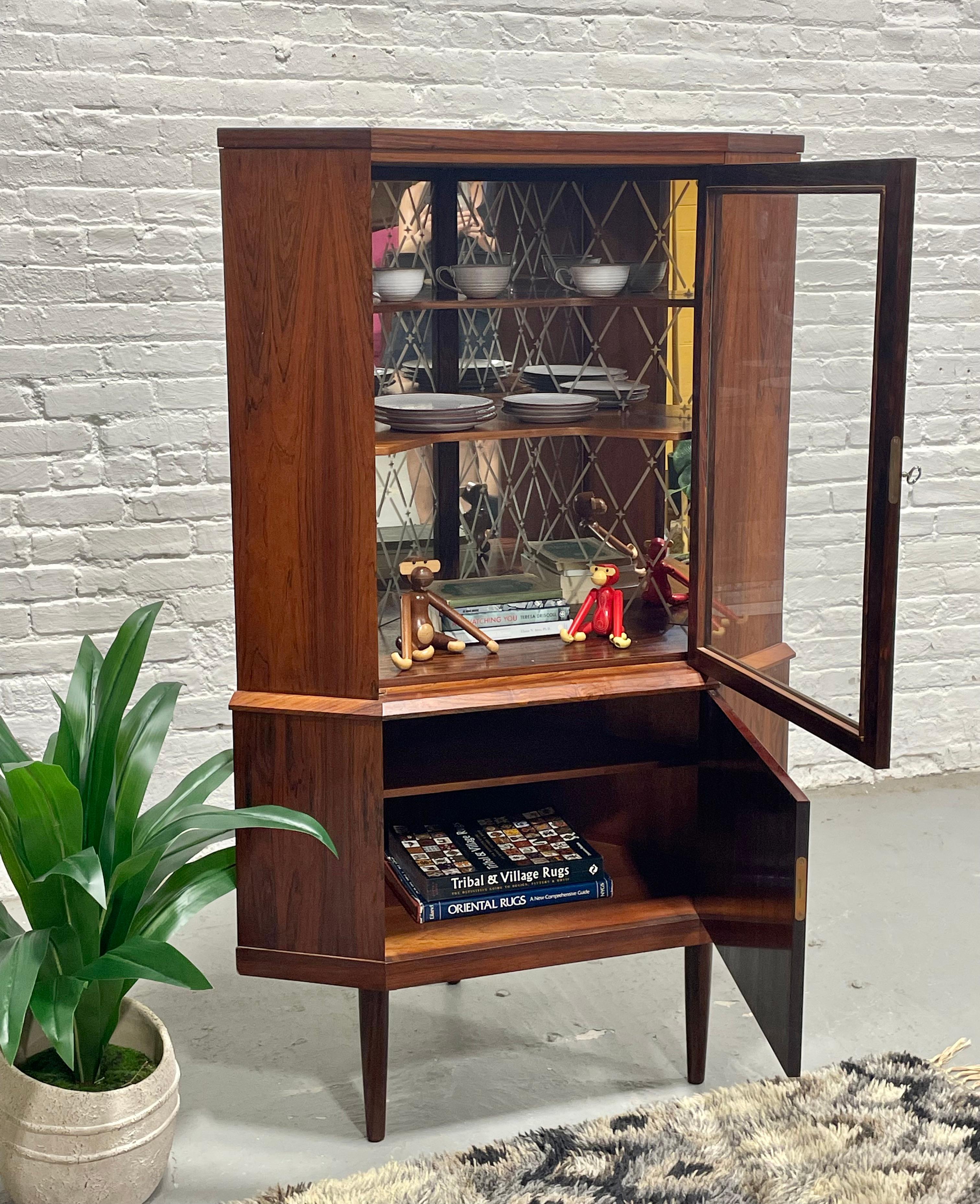 Mueble para Vajilla o Licor de Esquina de Palisandro Moderno de Mediados de Siglo, Fabricado en Dinamarca en venta 3
