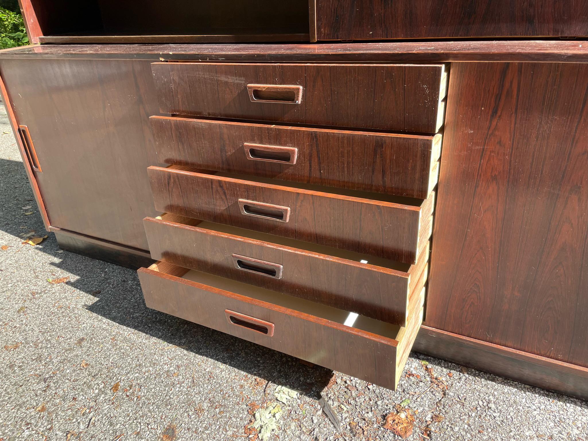 Mid Century Modern Rosewood Credenza / Bookcase For Sale 1