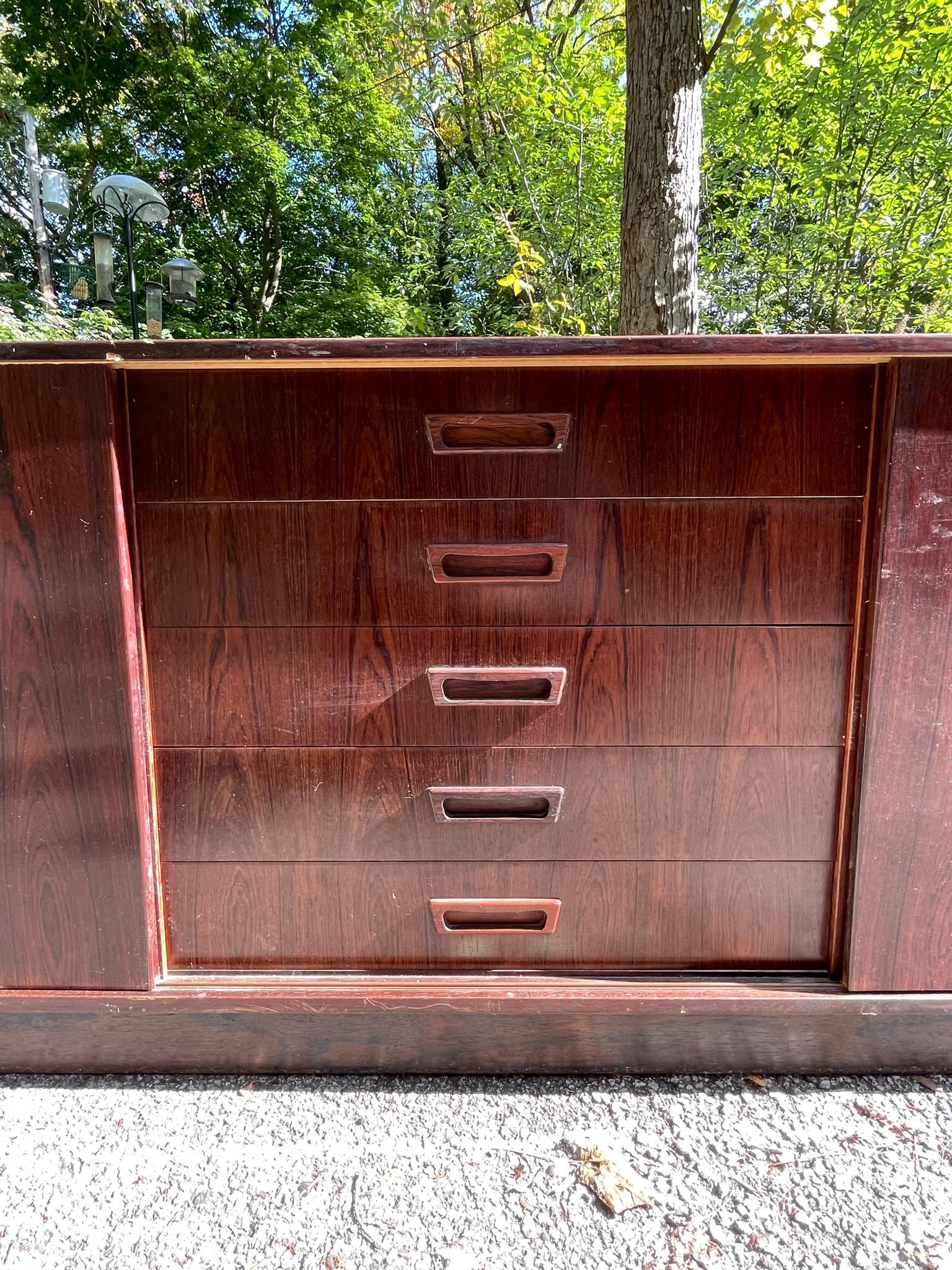 Mid Century Modern Rosewood Credenza / Bookcase For Sale 2