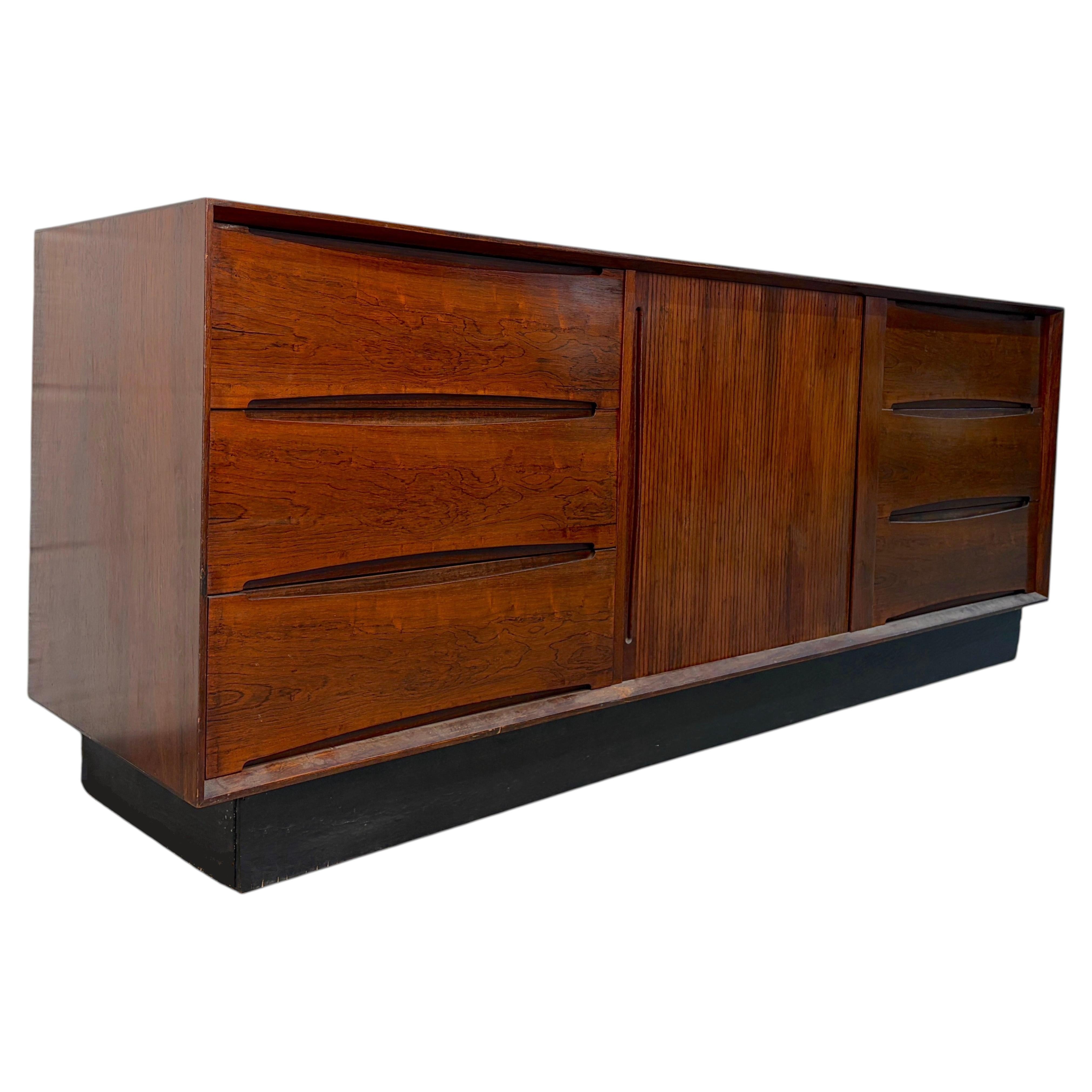 Crédence en bois de rose moderne du milieu du siècle par Dyrlund, Danemark en vente