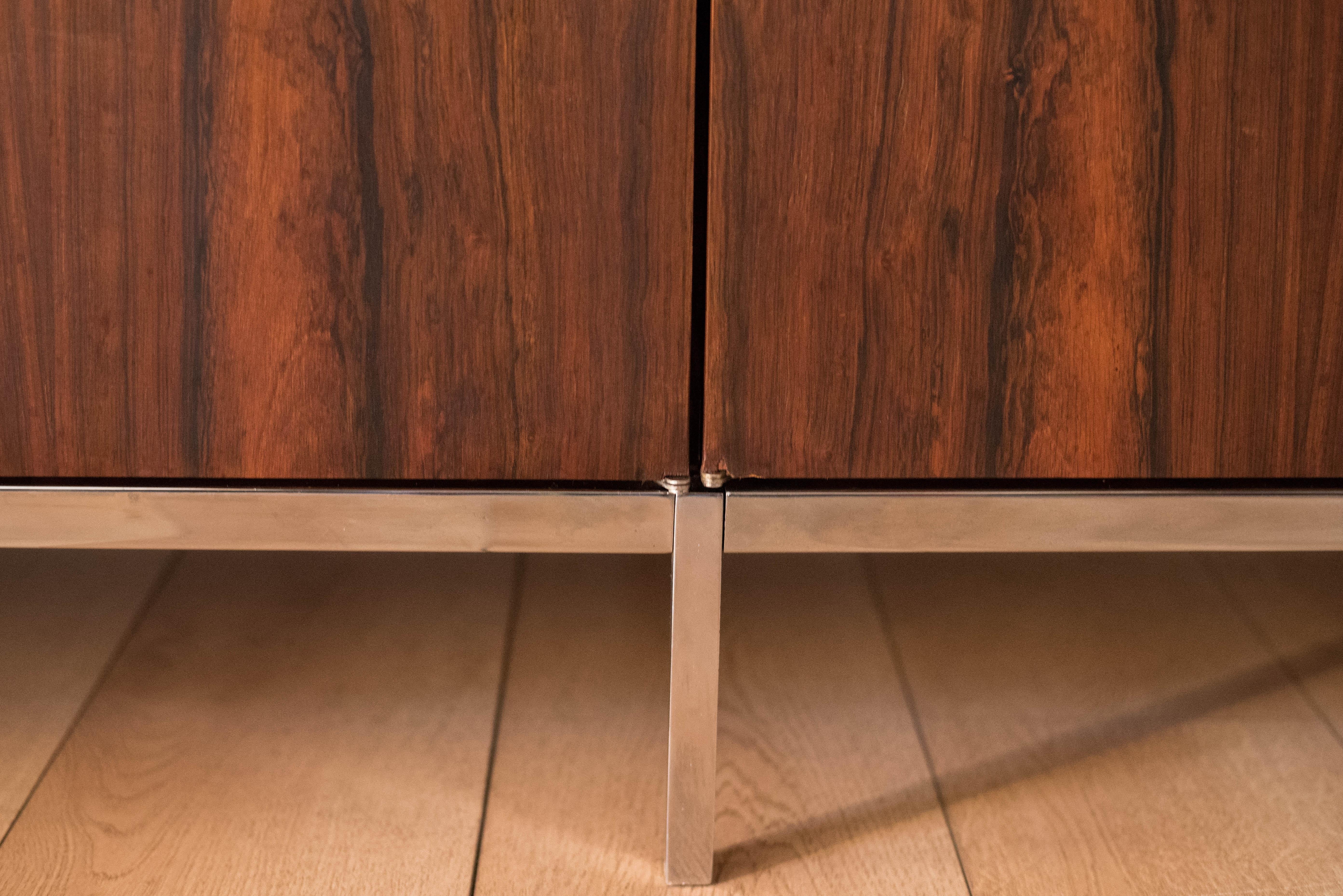Mid-Century Modern Rosewood Credenza by Florence Knoll 2