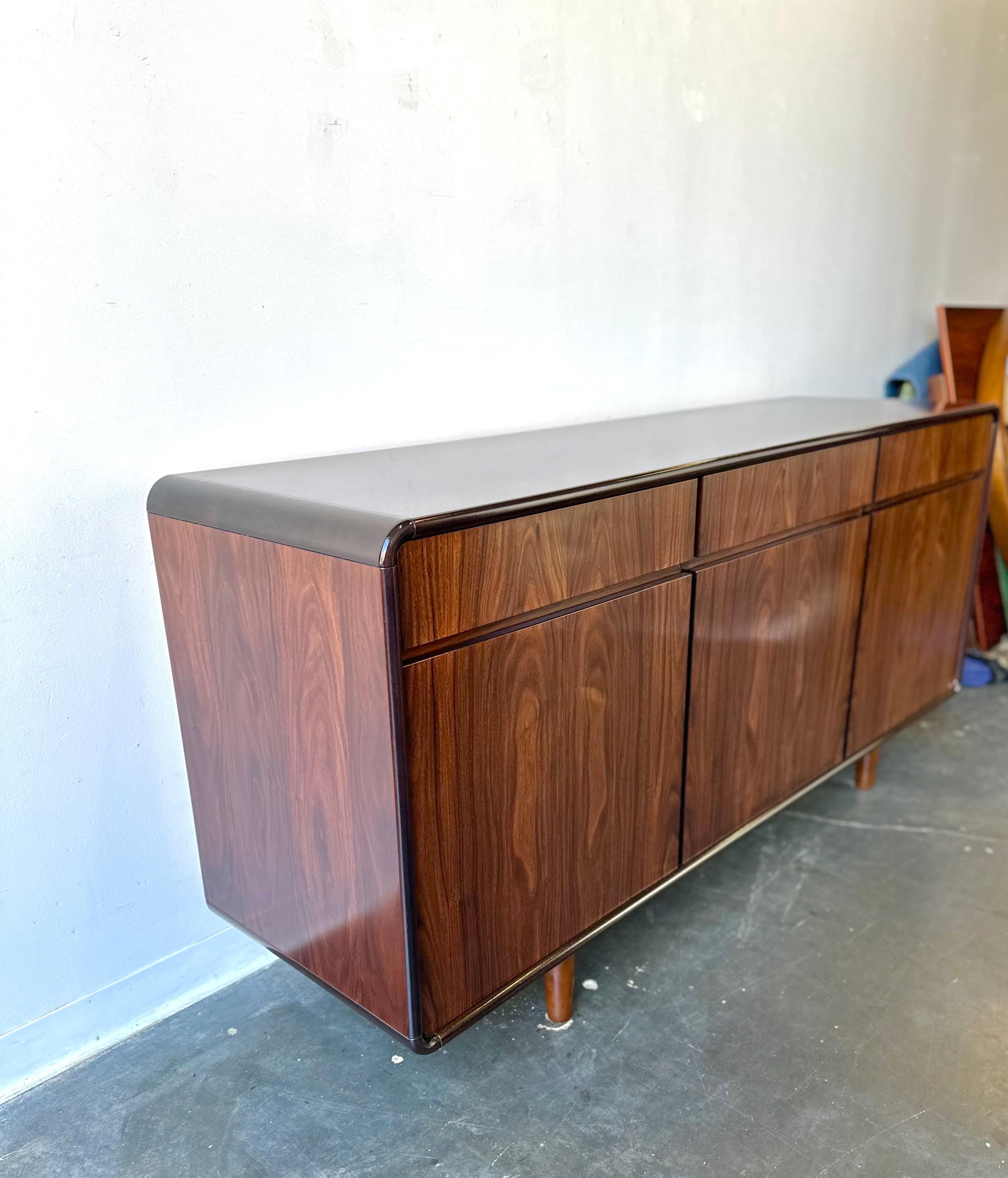 Rosewood vintage mcm credenza 

Gorgeous waterfall round edges , this piece is in excellent condition with minimal signs of wear.   Offering loads of storage and beautiful wood grain.

Dimensions:
71” W x 19 1/2” D x 34” H