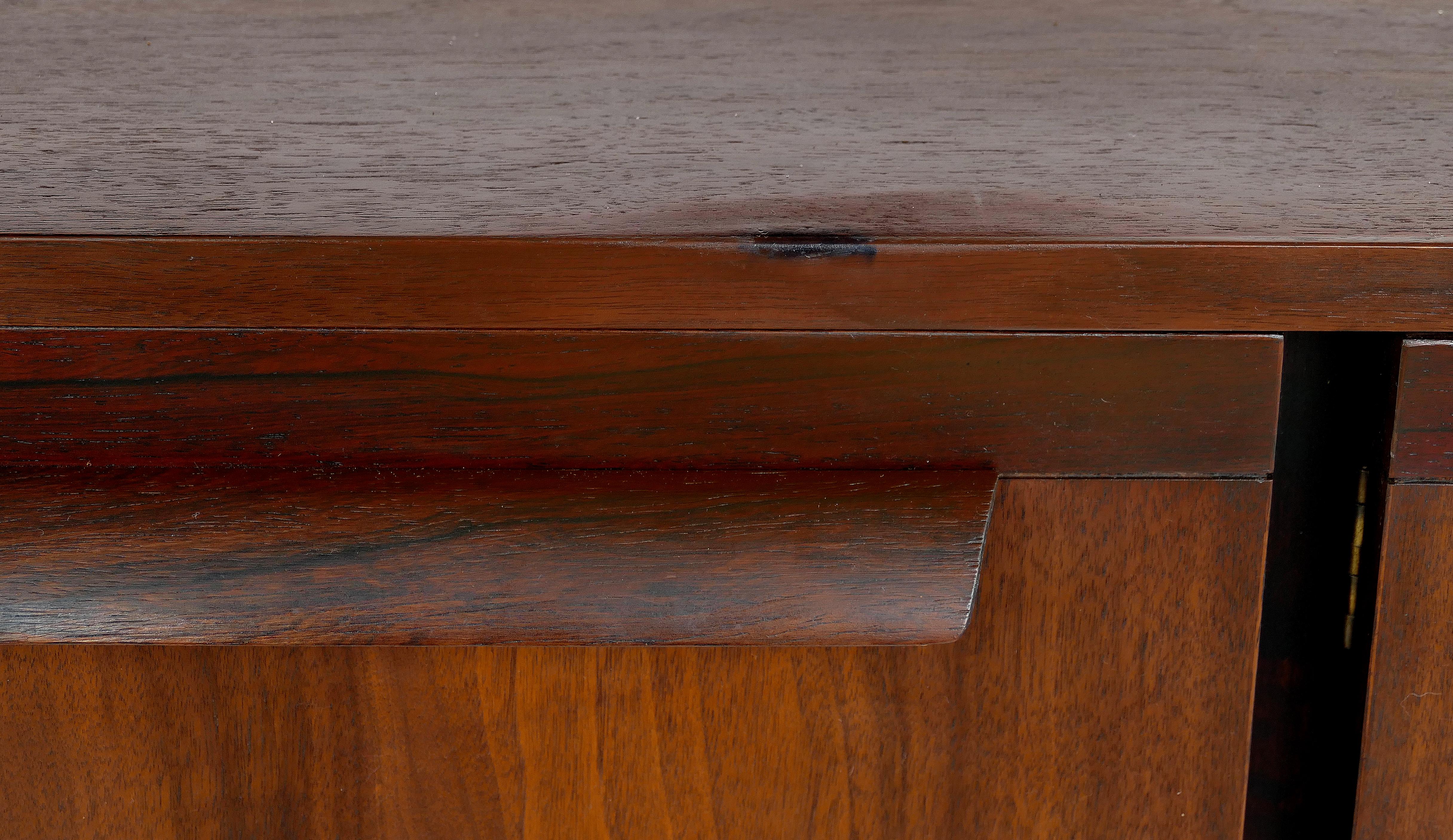 Mid-Century Modern Rosewood Credenza 8