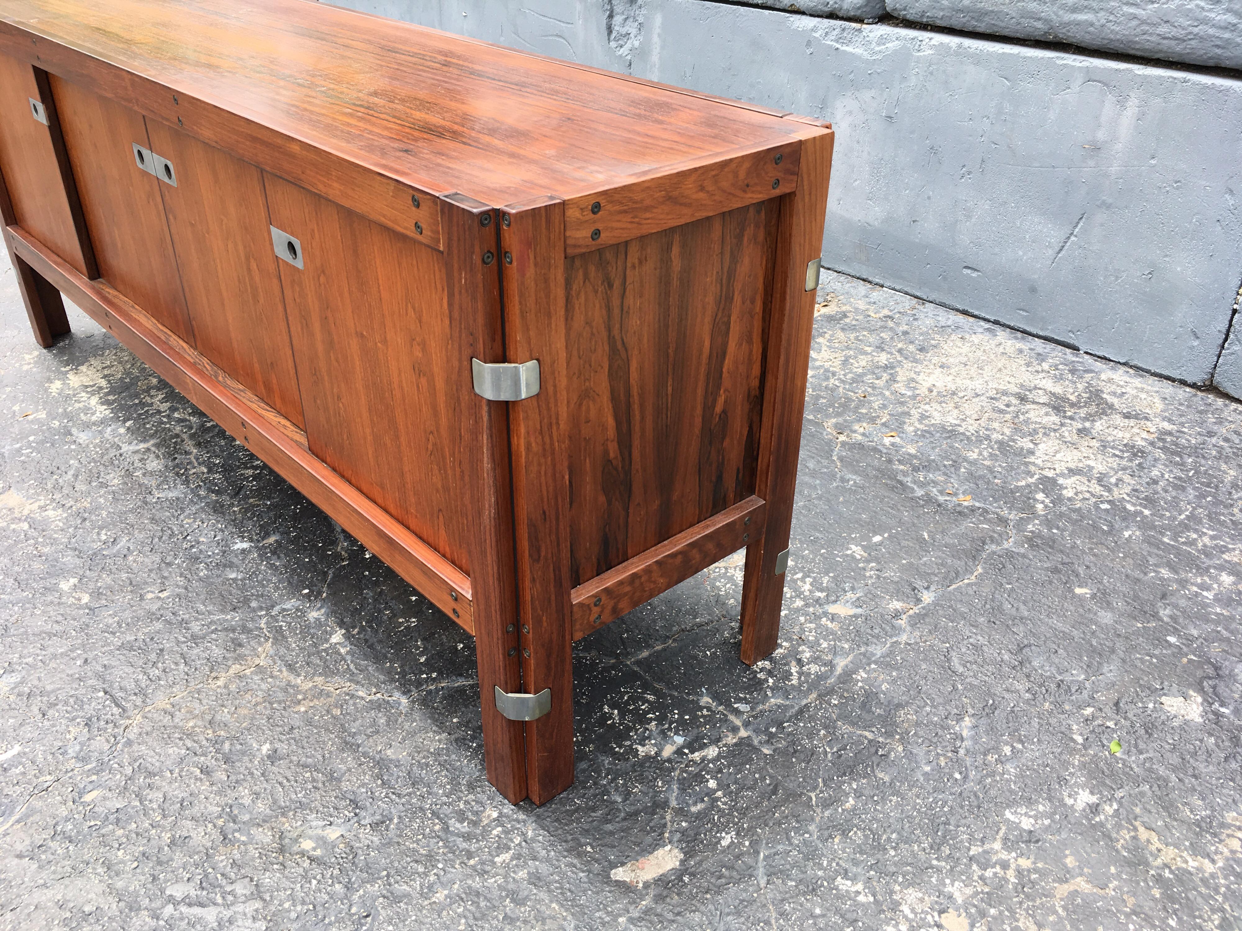 Mid-Century Modern Rosewood Credenza For Sale 9