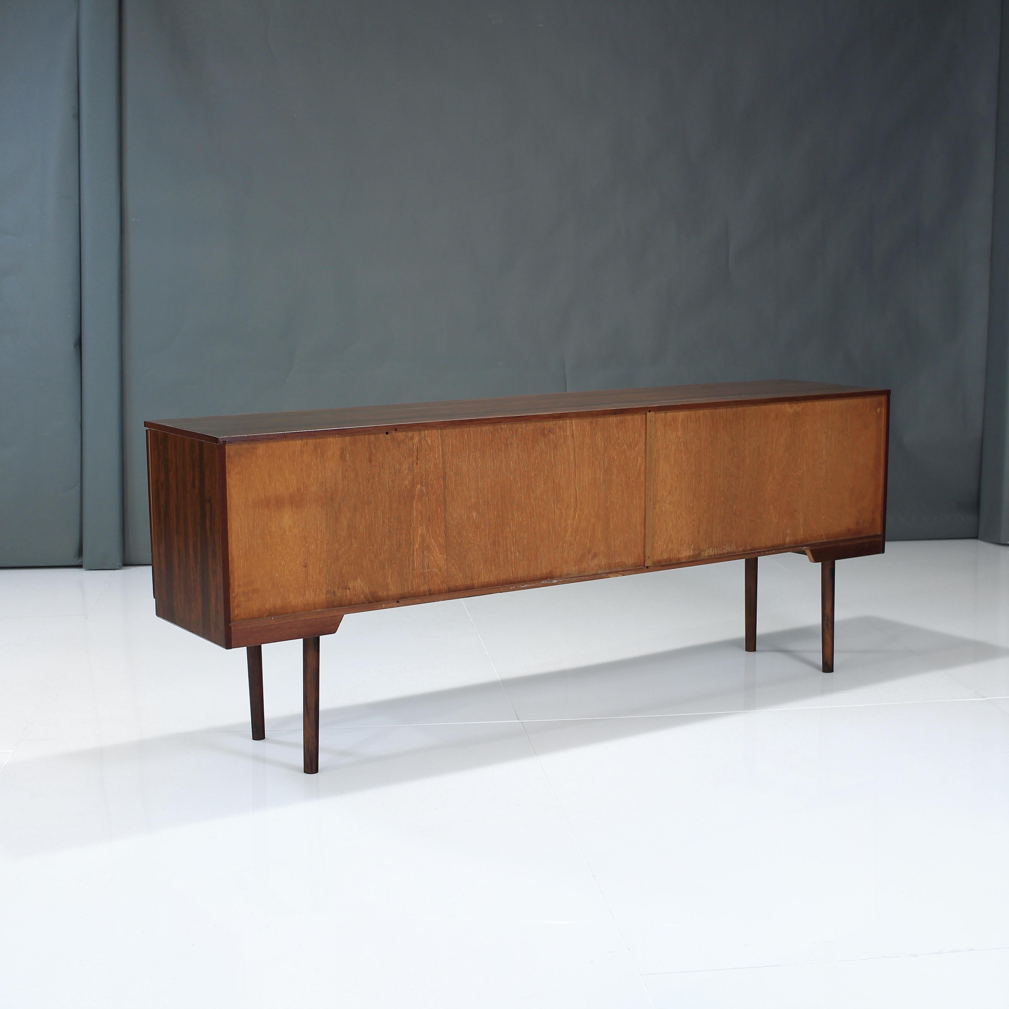 Mid-Century Modern Rosewood Credenza For Sale 9