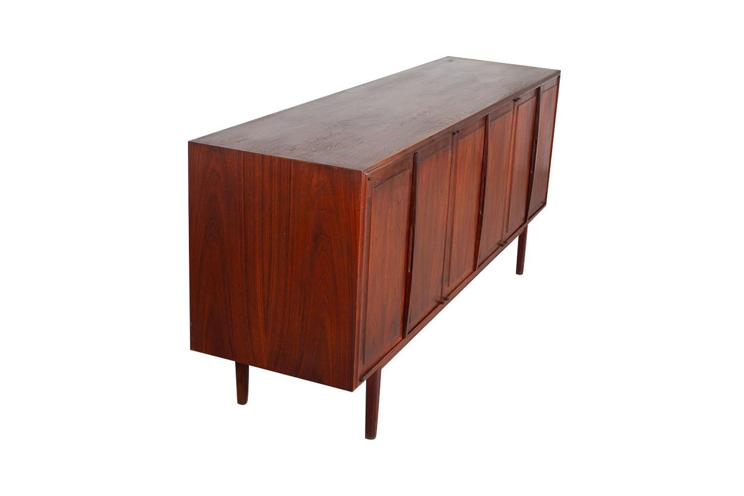 Americano Credenza Credenza in legno di palissandro moderna di metà secolo in vendita