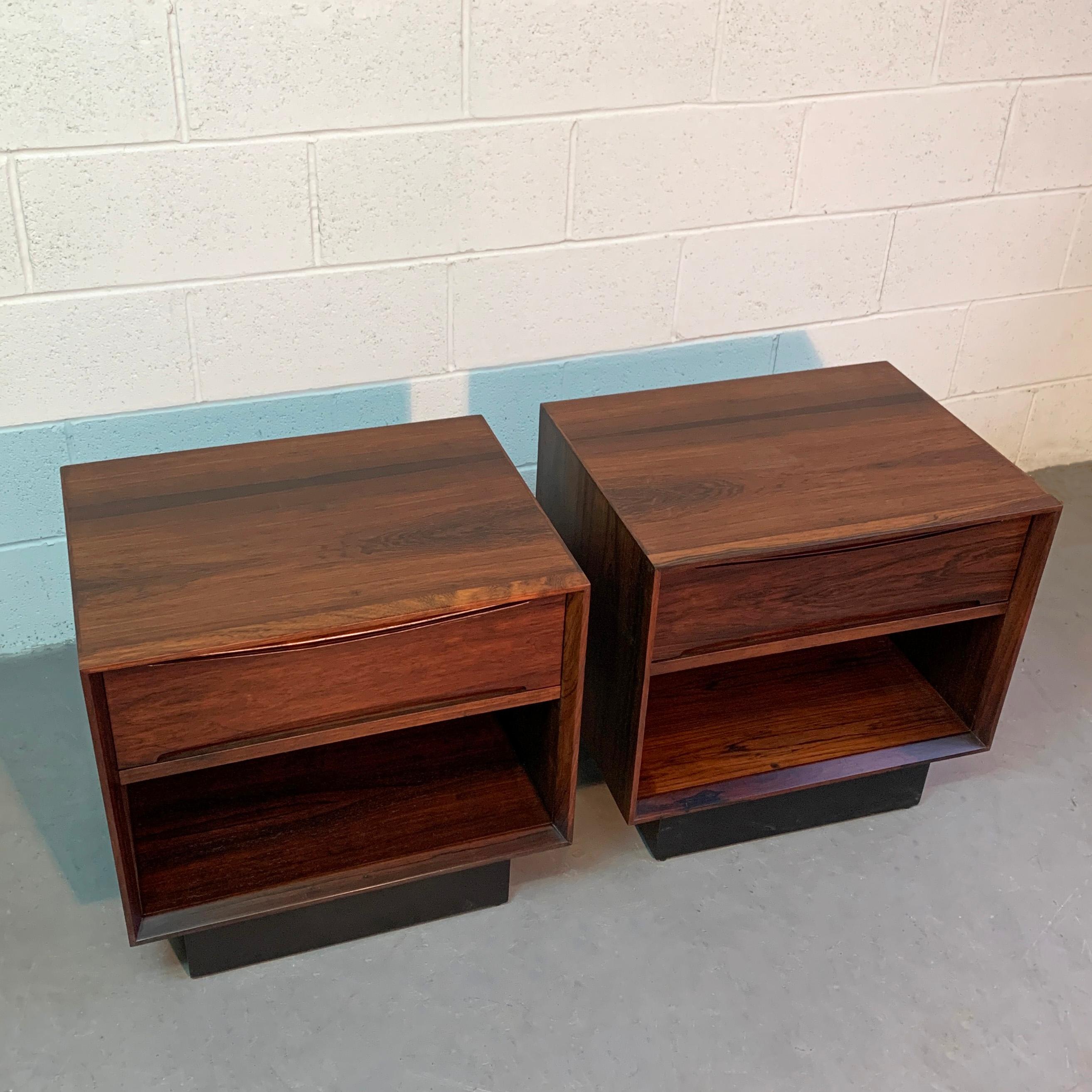 Mid-Century Modern Rosewood Cube Nightstands In Good Condition In Brooklyn, NY