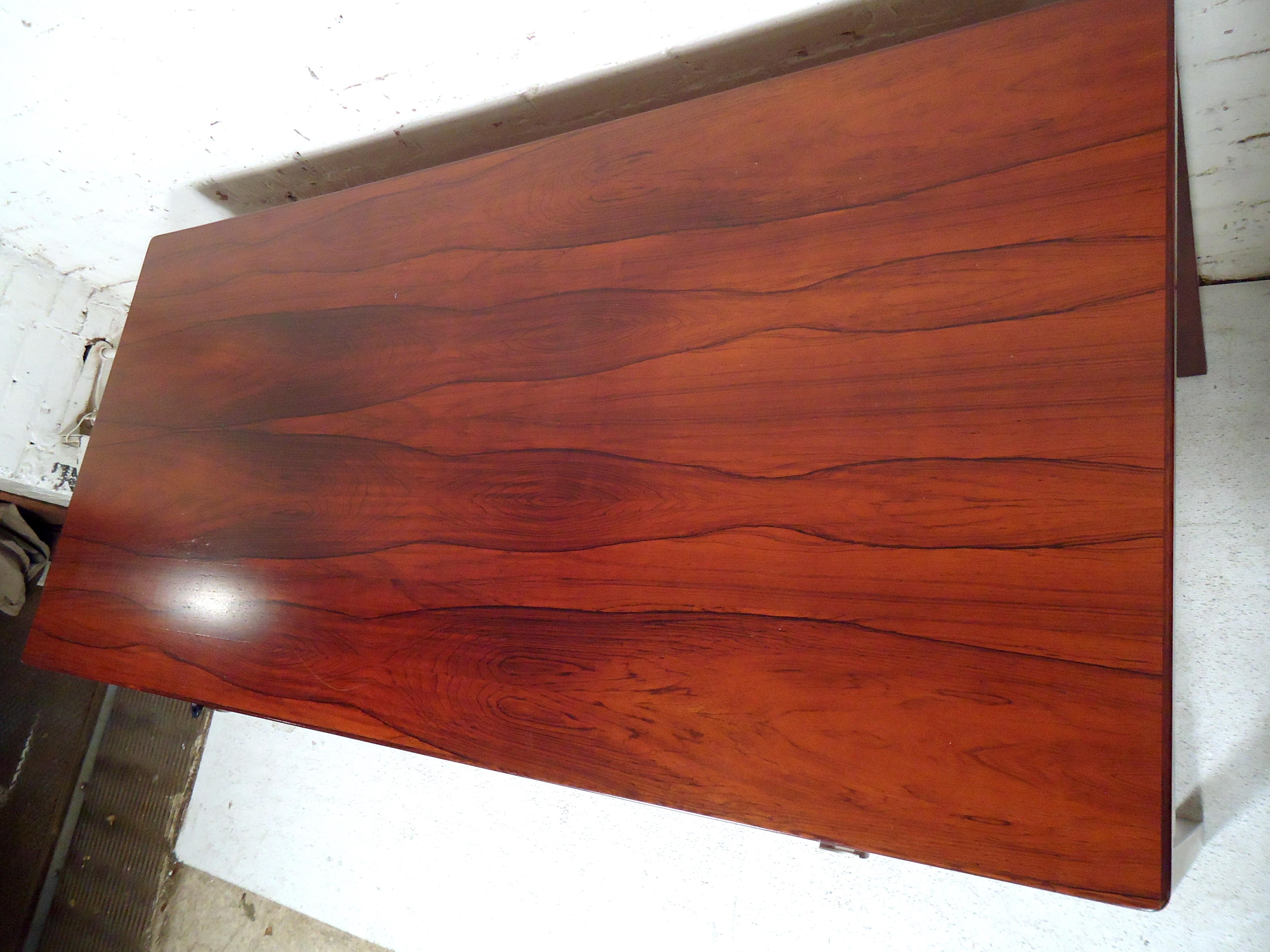 Mid-Century Modern Rosewood Desk In Good Condition In Brooklyn, NY