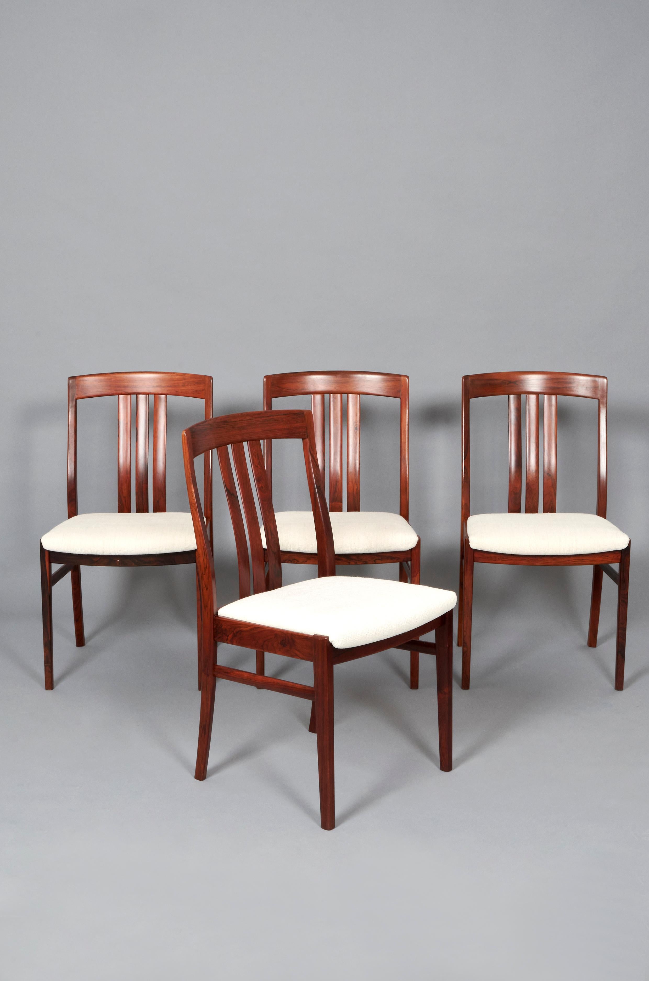 Mid-century modern Rosewood Dining Chairs set In Good Condition For Sale In Madrid, ES