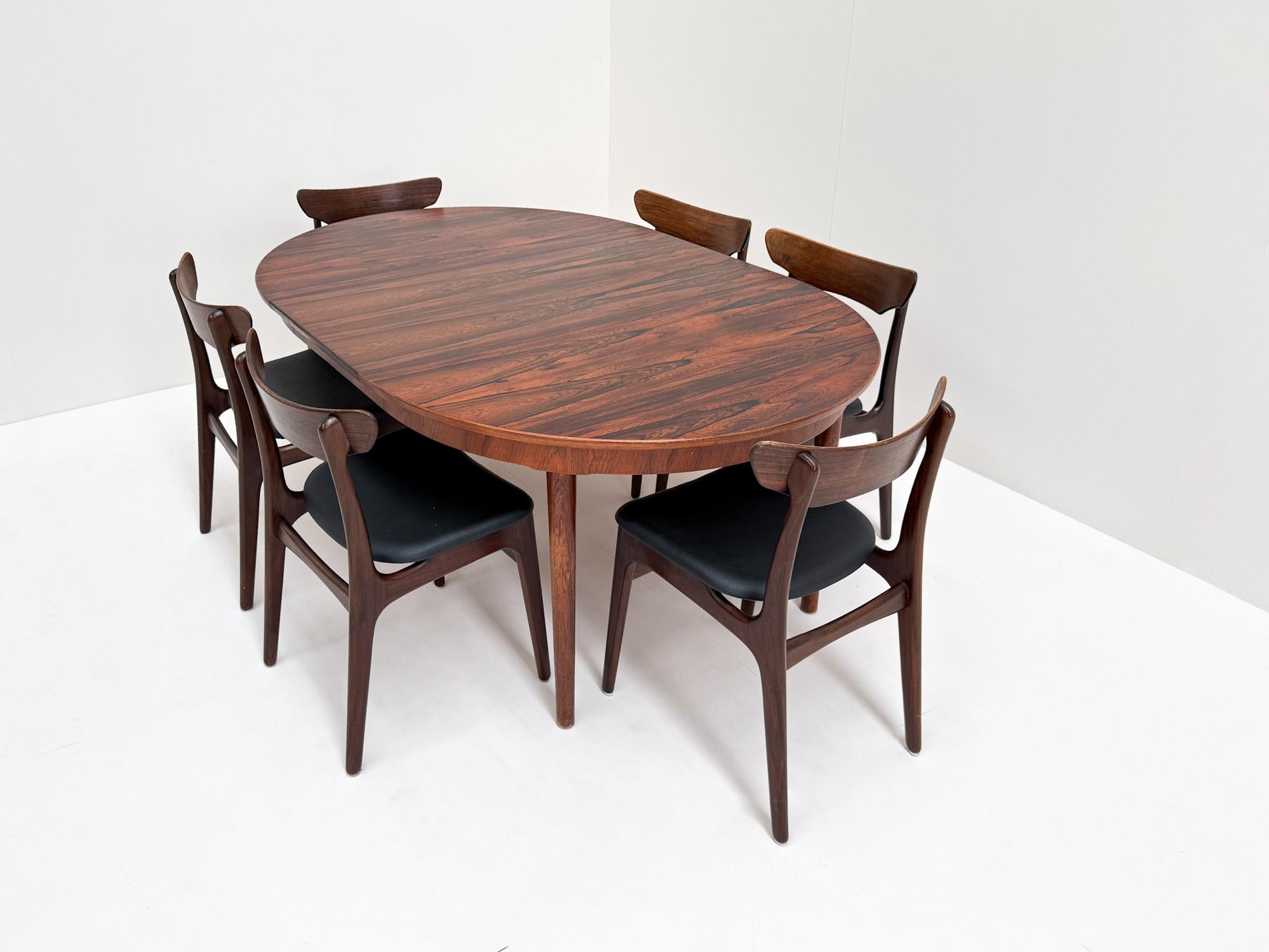 Modernes Palisander-Esszimmer-Set aus der Jahrhundertmitte: Schionning & Elgaard Stühle (Moderne der Mitte des Jahrhunderts) im Angebot