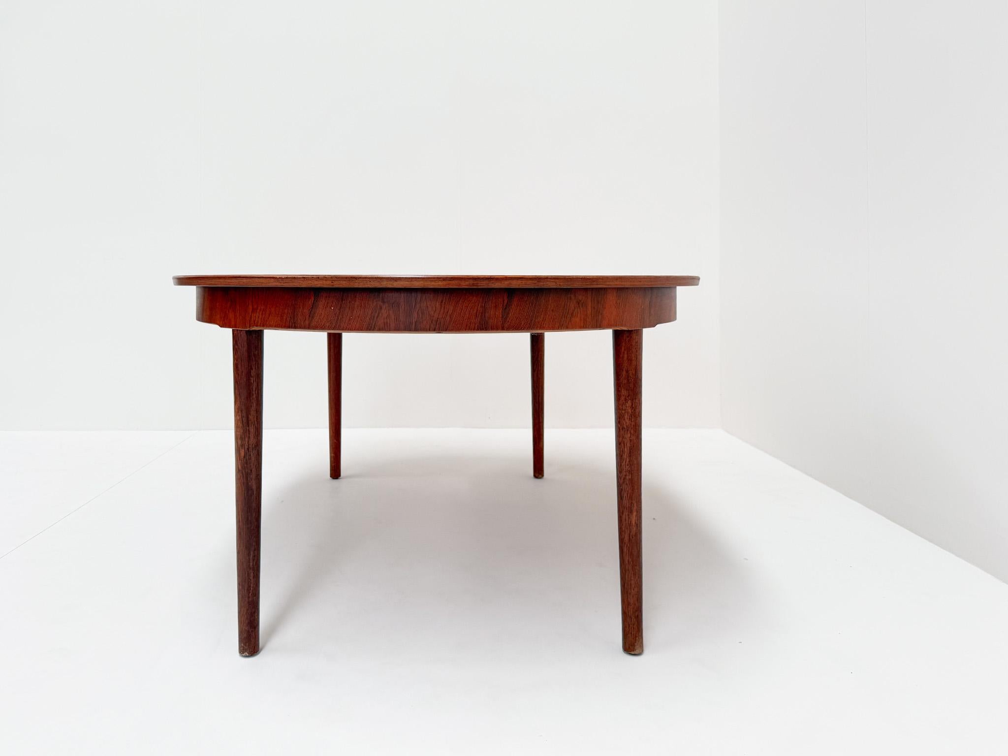 Modernes Palisander-Esszimmer-Set aus der Jahrhundertmitte: Schionning & Elgaard Stühle (Mitte des 20. Jahrhunderts) im Angebot