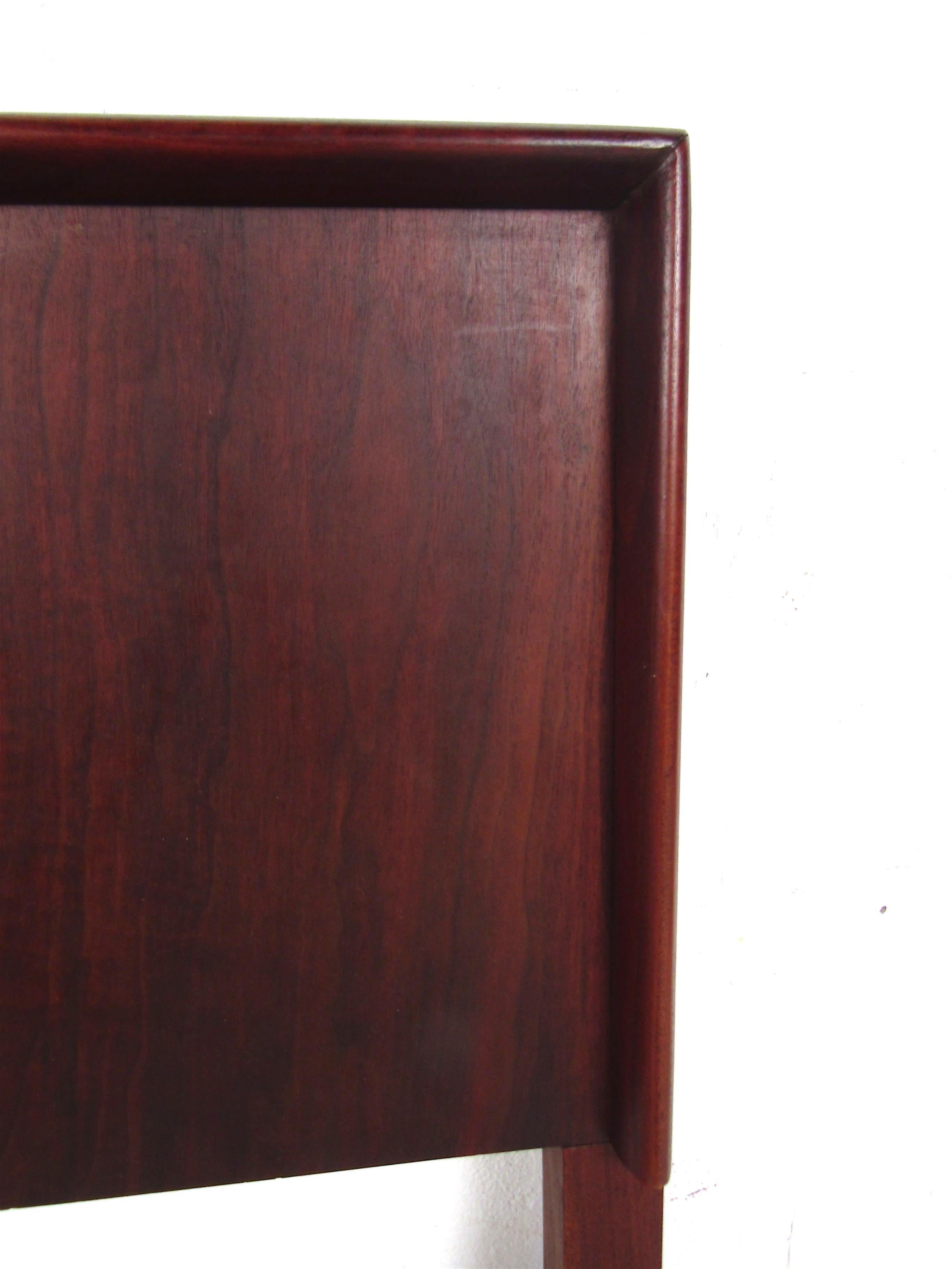 Mid-Century Modern Rosewood Double Sized Headboard In Good Condition For Sale In Brooklyn, NY