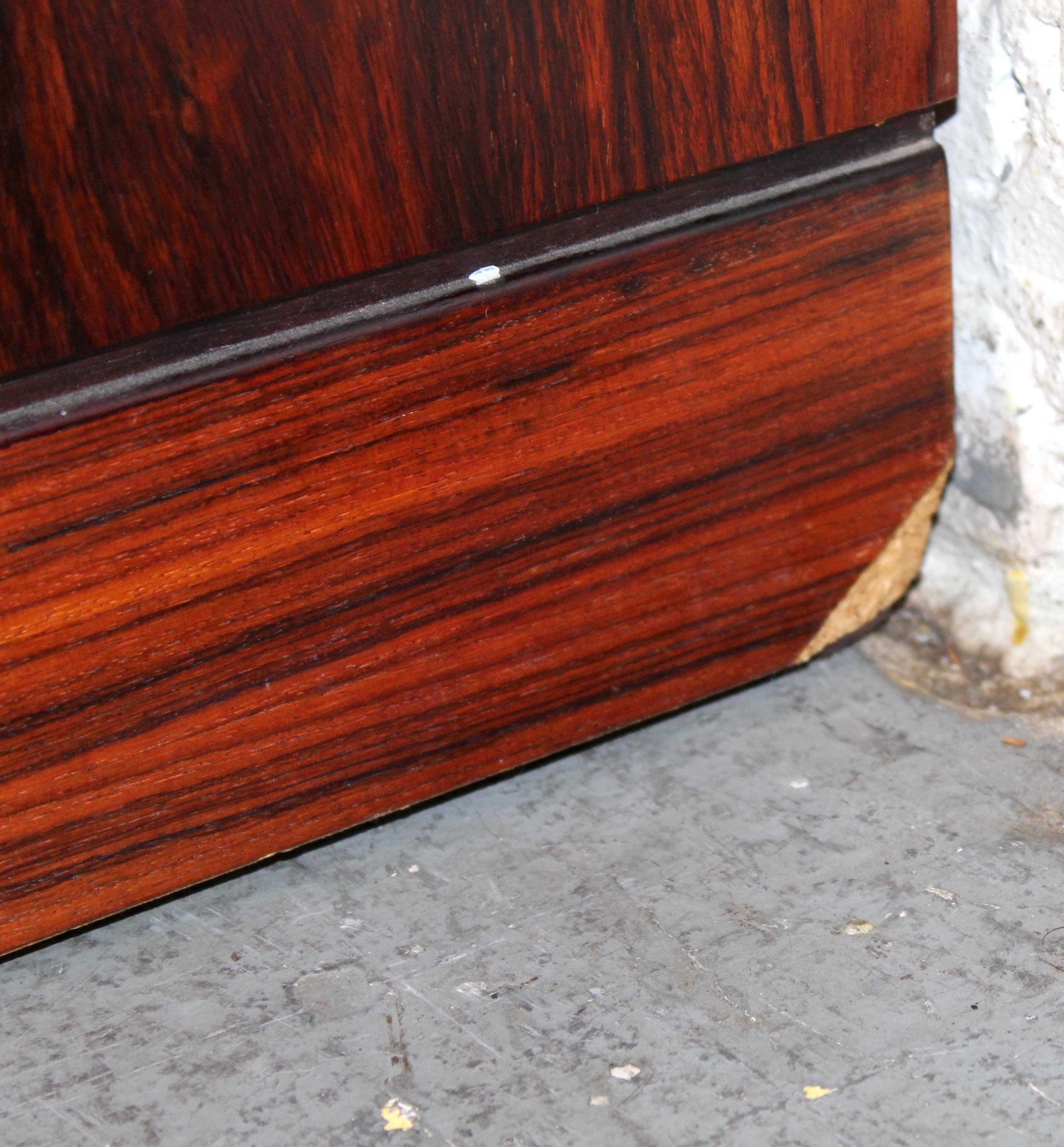 Moderne kommode aus rosenholz für die mitte des jahrhunderts von Vinde Mobelfabrik (20. Jahrhundert) im Angebot