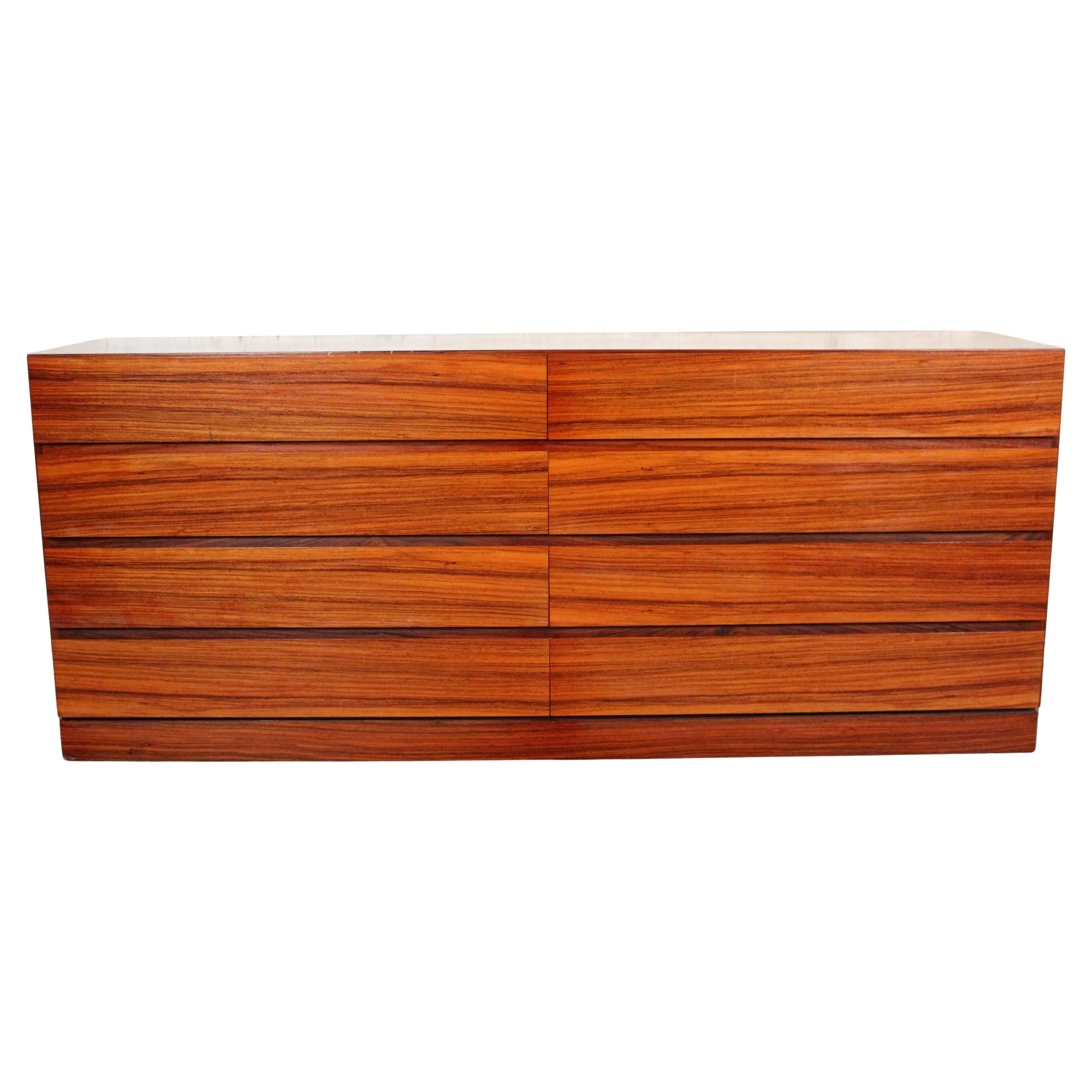 Moderne kommode aus rosenholz für die mitte des jahrhunderts von Vinde Mobelfabrik im Angebot