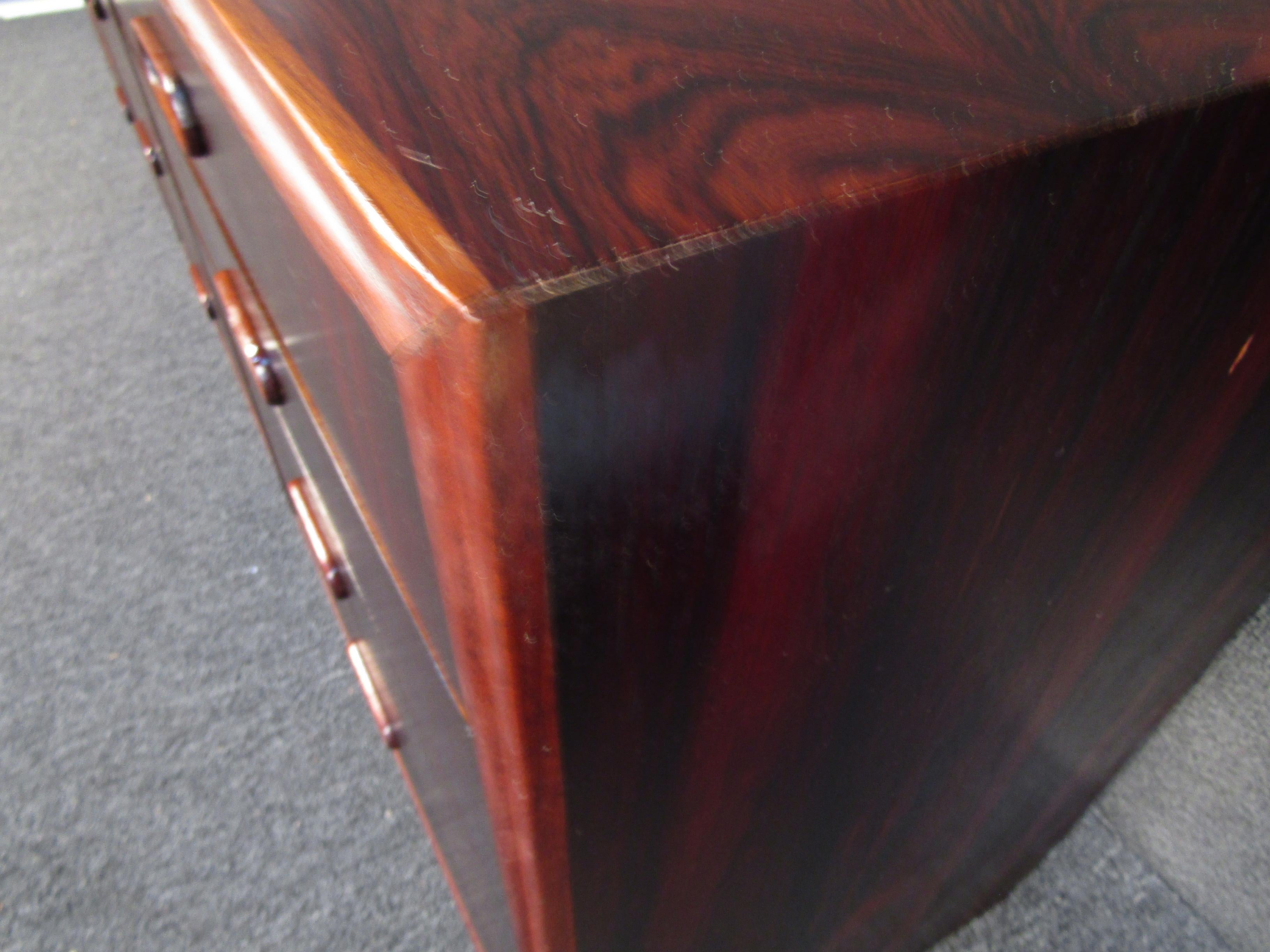 Mid-Century Modern Rosewood Dresser For Sale 8