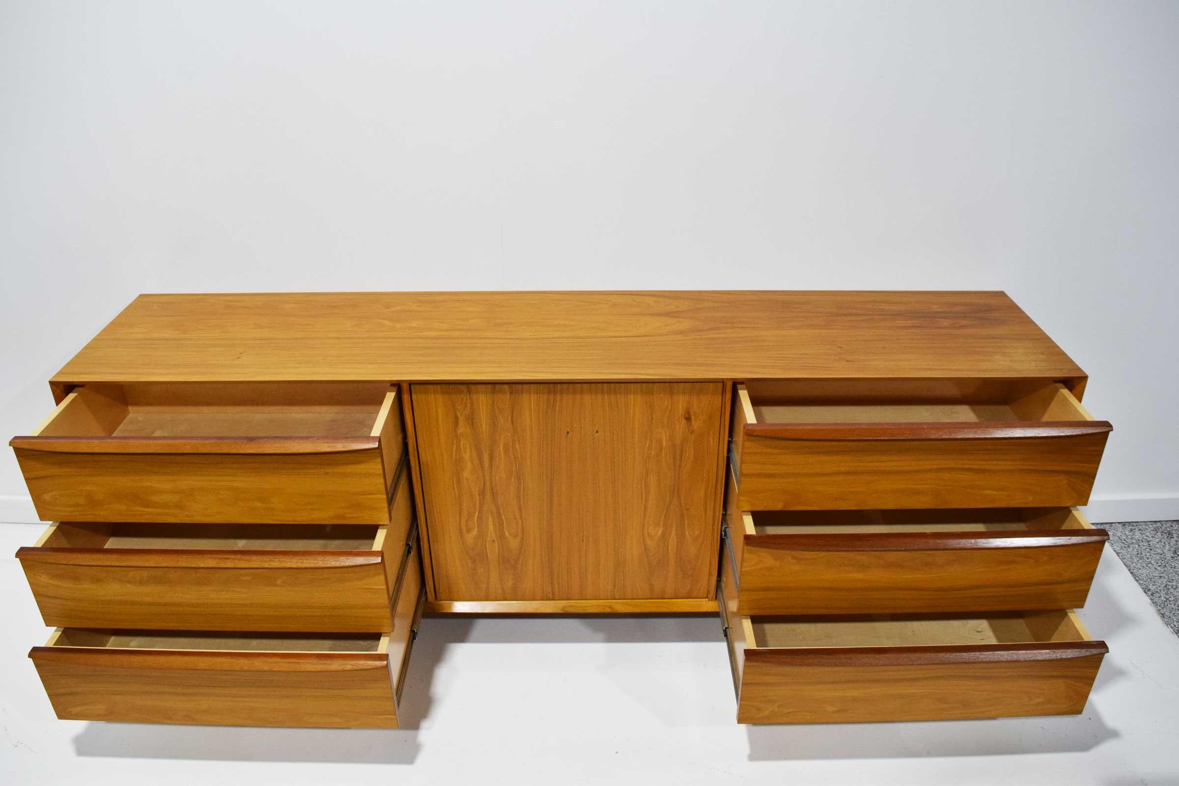 20th Century Mid-Century Modern Rosewood Dresser For Sale