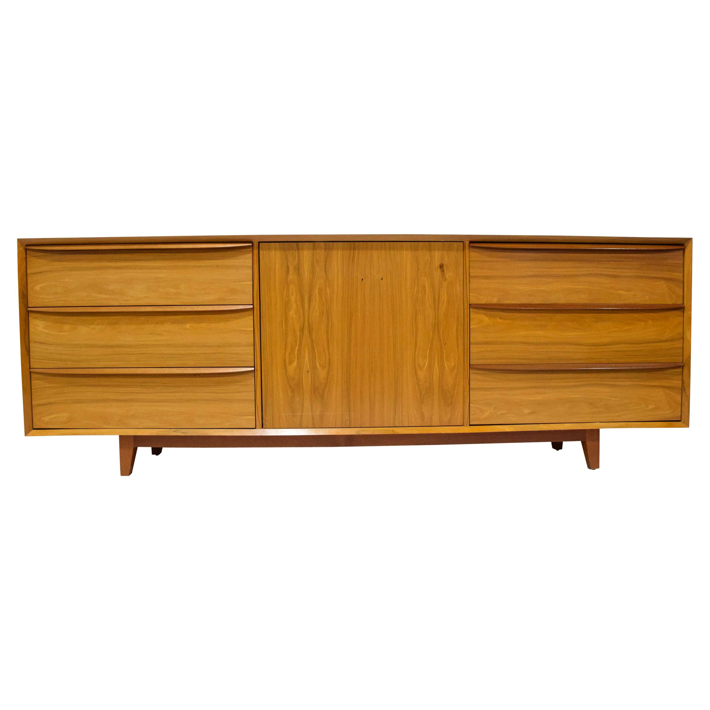 Mid-Century Modern Rosewood Dresser For Sale
