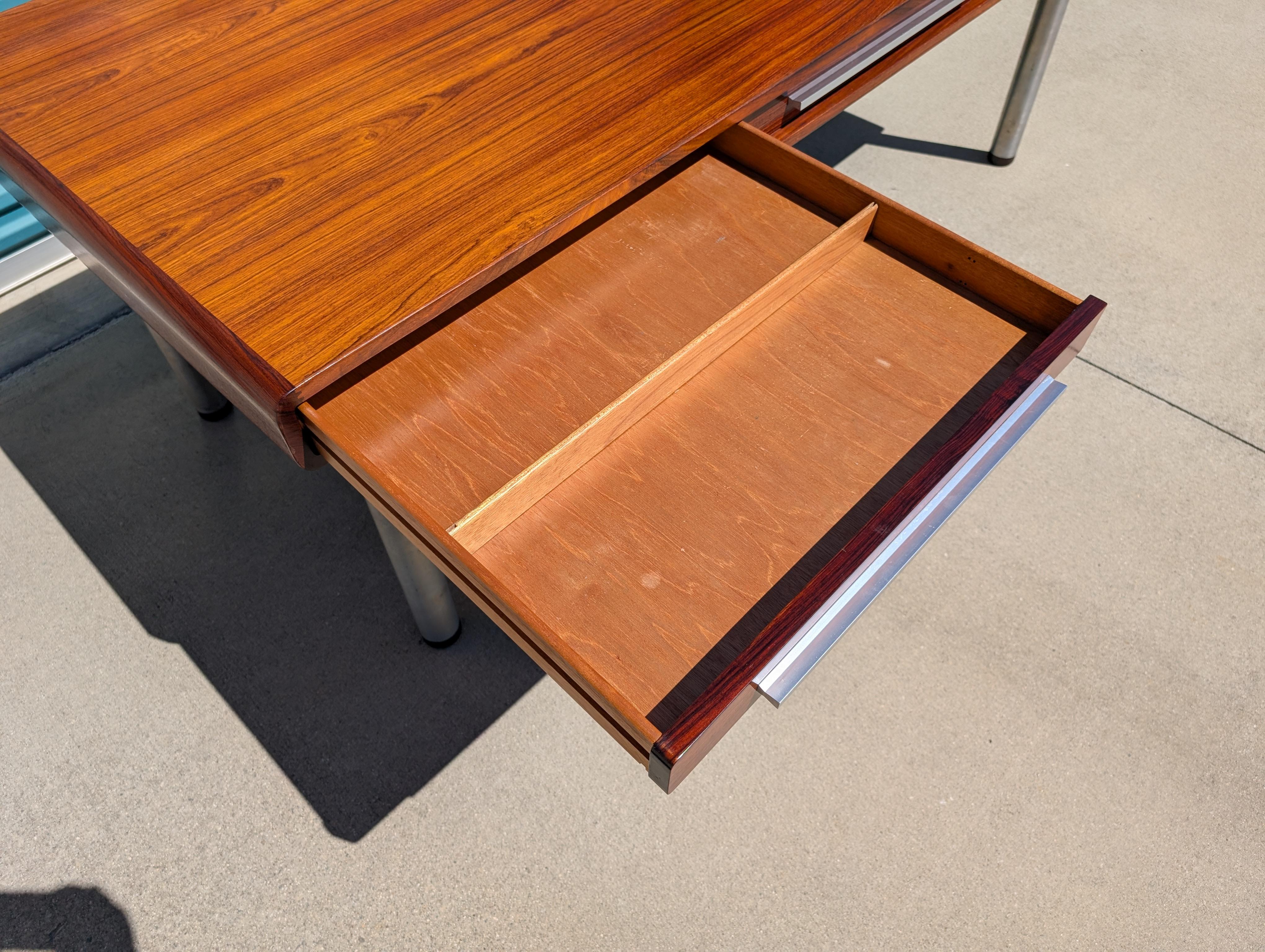 Scrivania direzionale in palissandro del Mid Century Modern di Dyrlund, anni '70 ca. in vendita 4