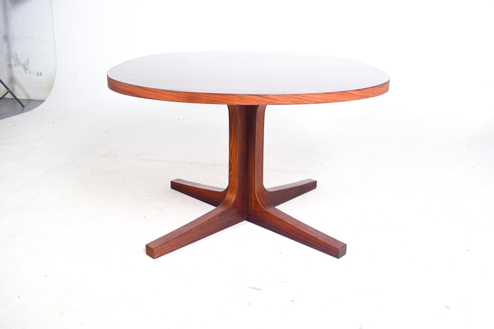 Mid-Century Modern Rosewood Extending Dining Table by Dyrlund 5