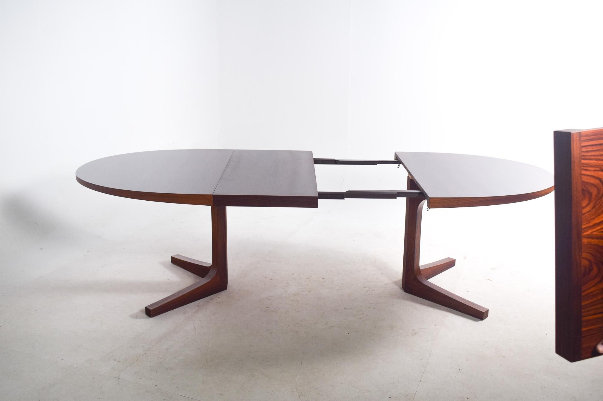 Mid-Century Modern Rosewood Extending Dining Table by Dyrlund 7
