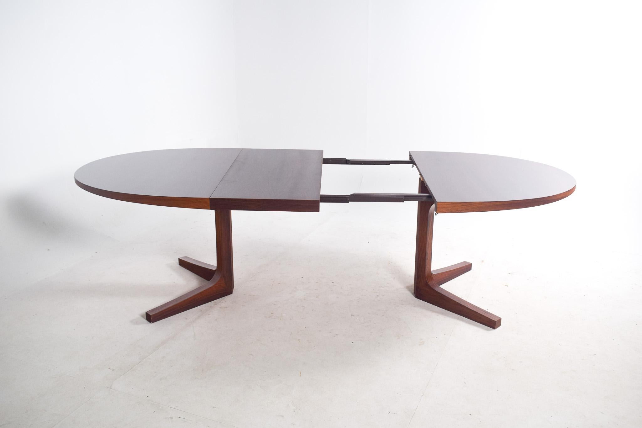 Mid-Century Modern Rosewood Extending Dining Table by Dyrlund 8