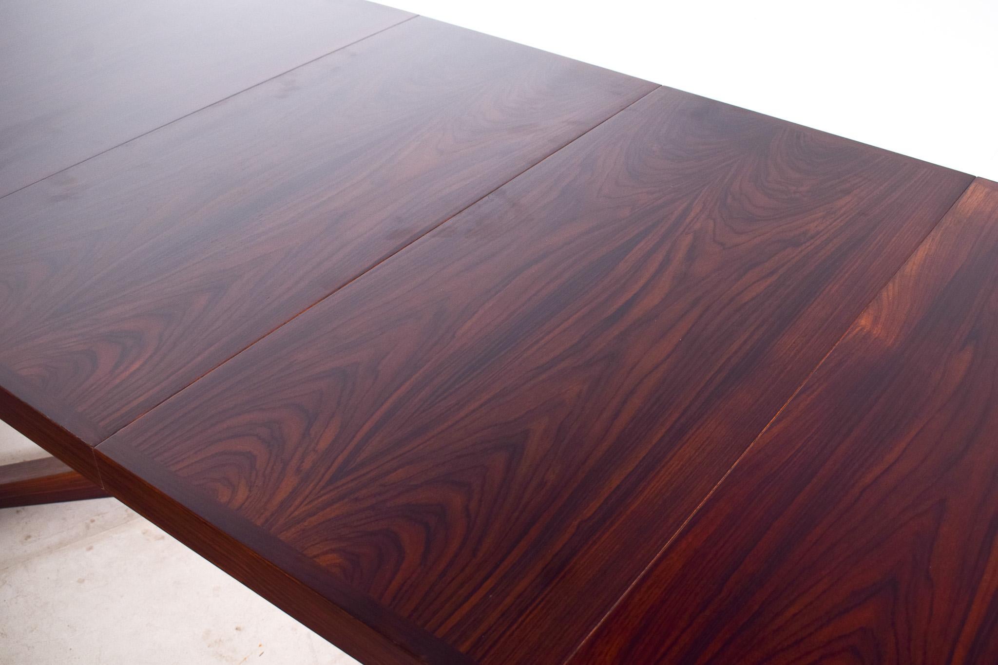 Mid-Century Modern Rosewood Extending Dining Table by Dyrlund 10