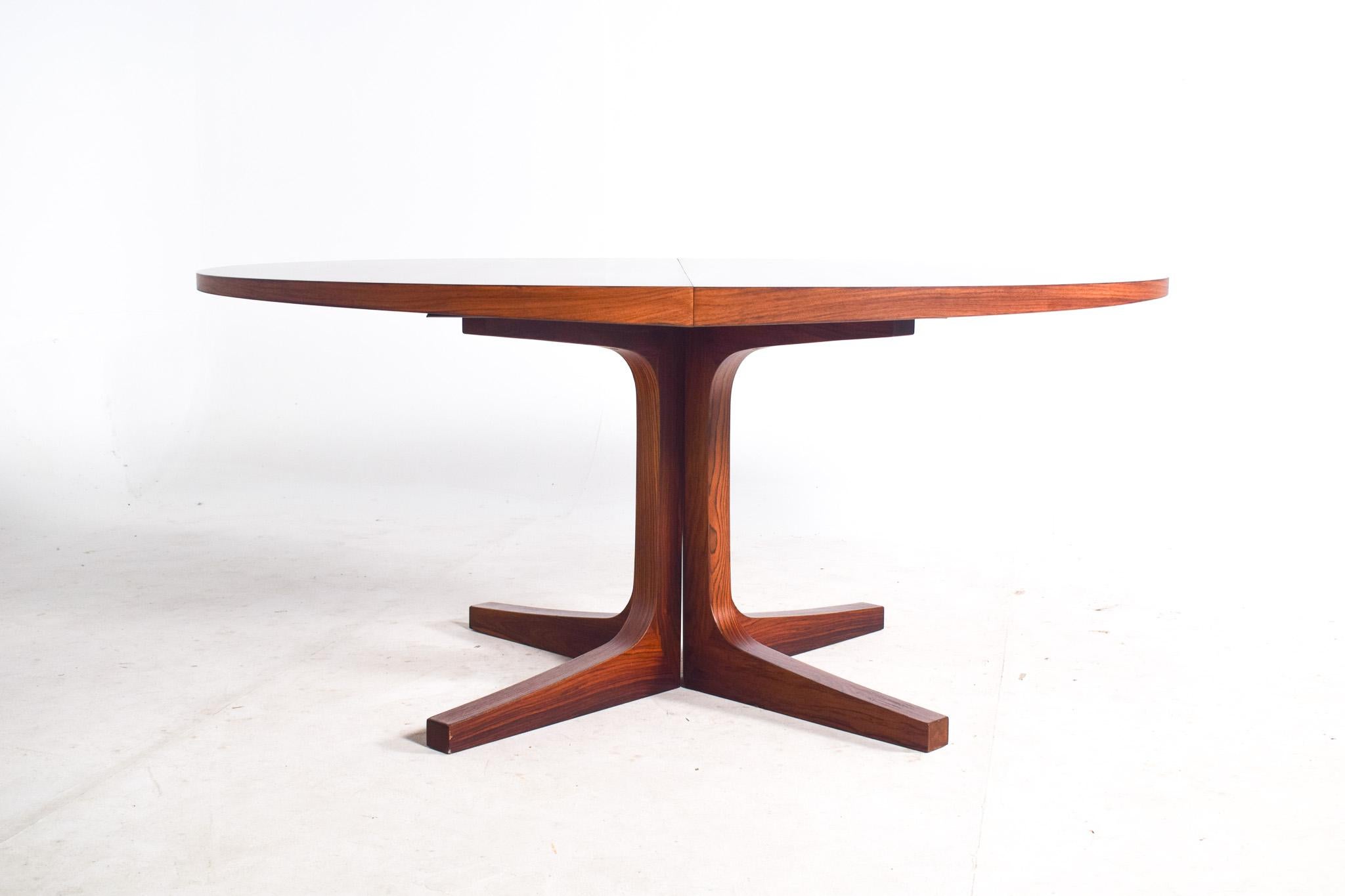 Mid-20th Century Mid-Century Modern Rosewood Extending Dining Table by Dyrlund