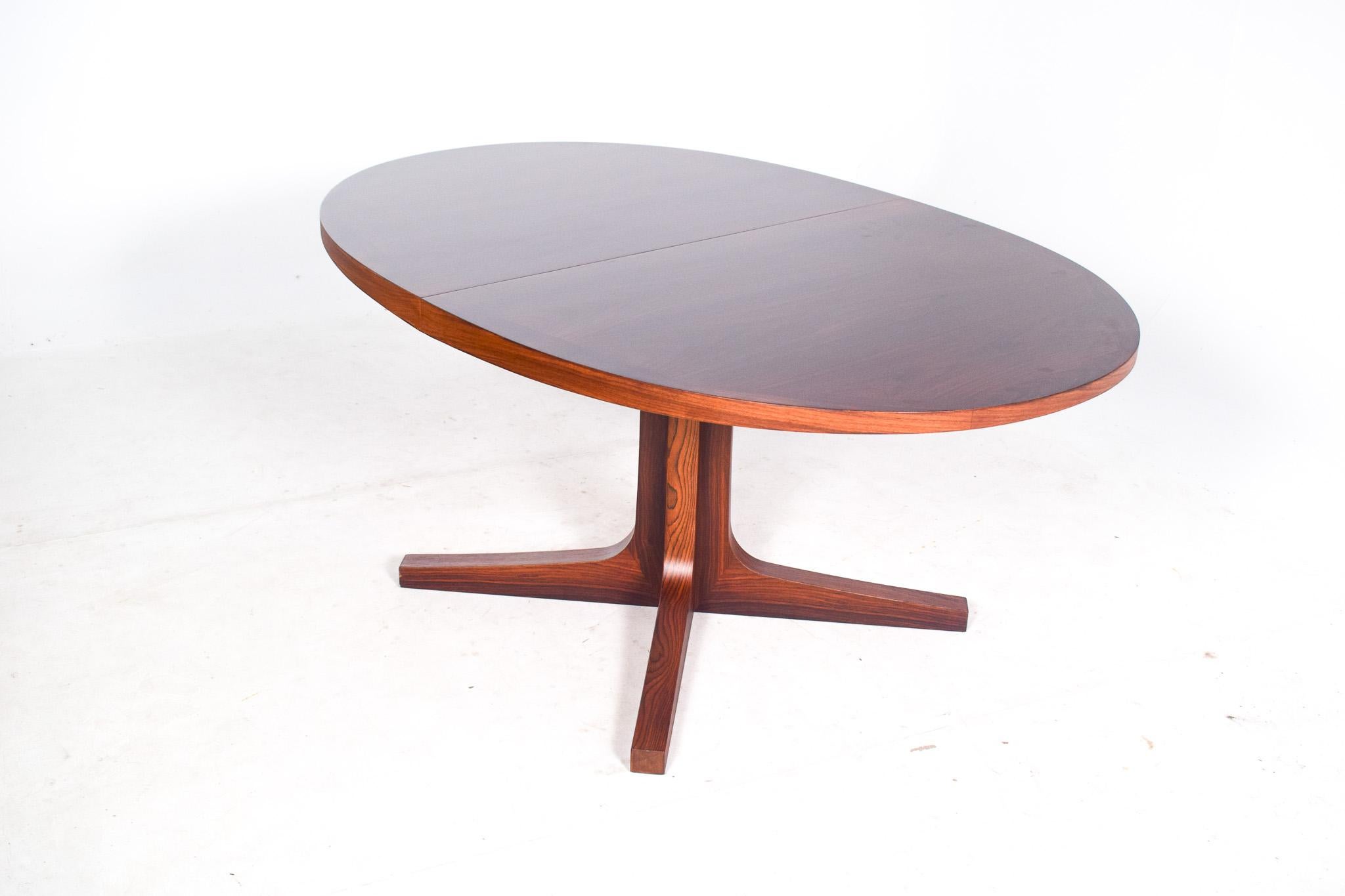 Mid-Century Modern Rosewood Extending Dining Table by Dyrlund 1