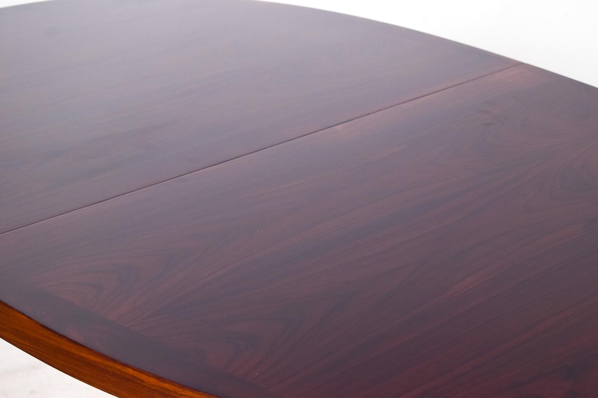 Mid-Century Modern Rosewood Extending Dining Table by Dyrlund 2