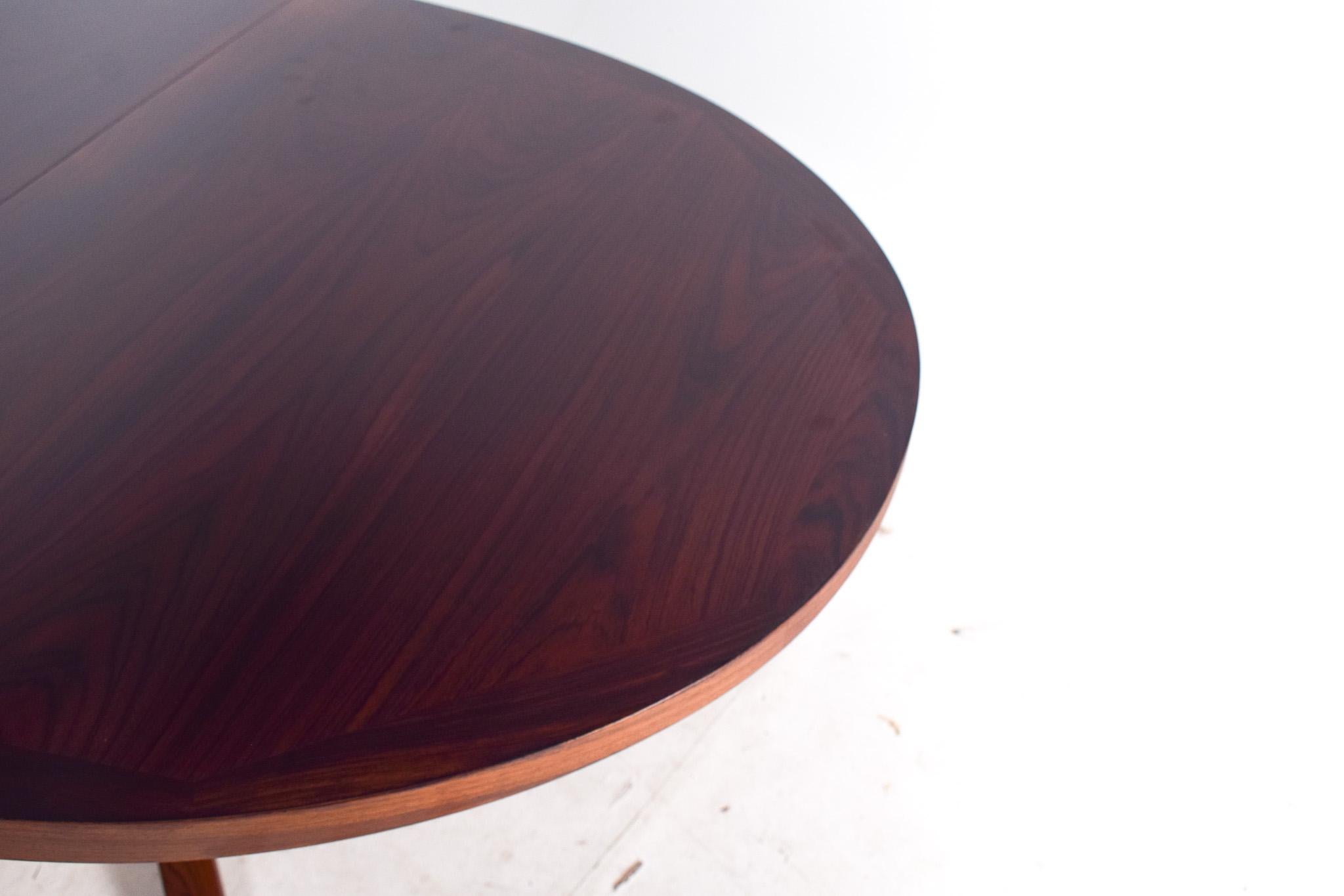Mid-Century Modern Rosewood Extending Dining Table by Dyrlund 3