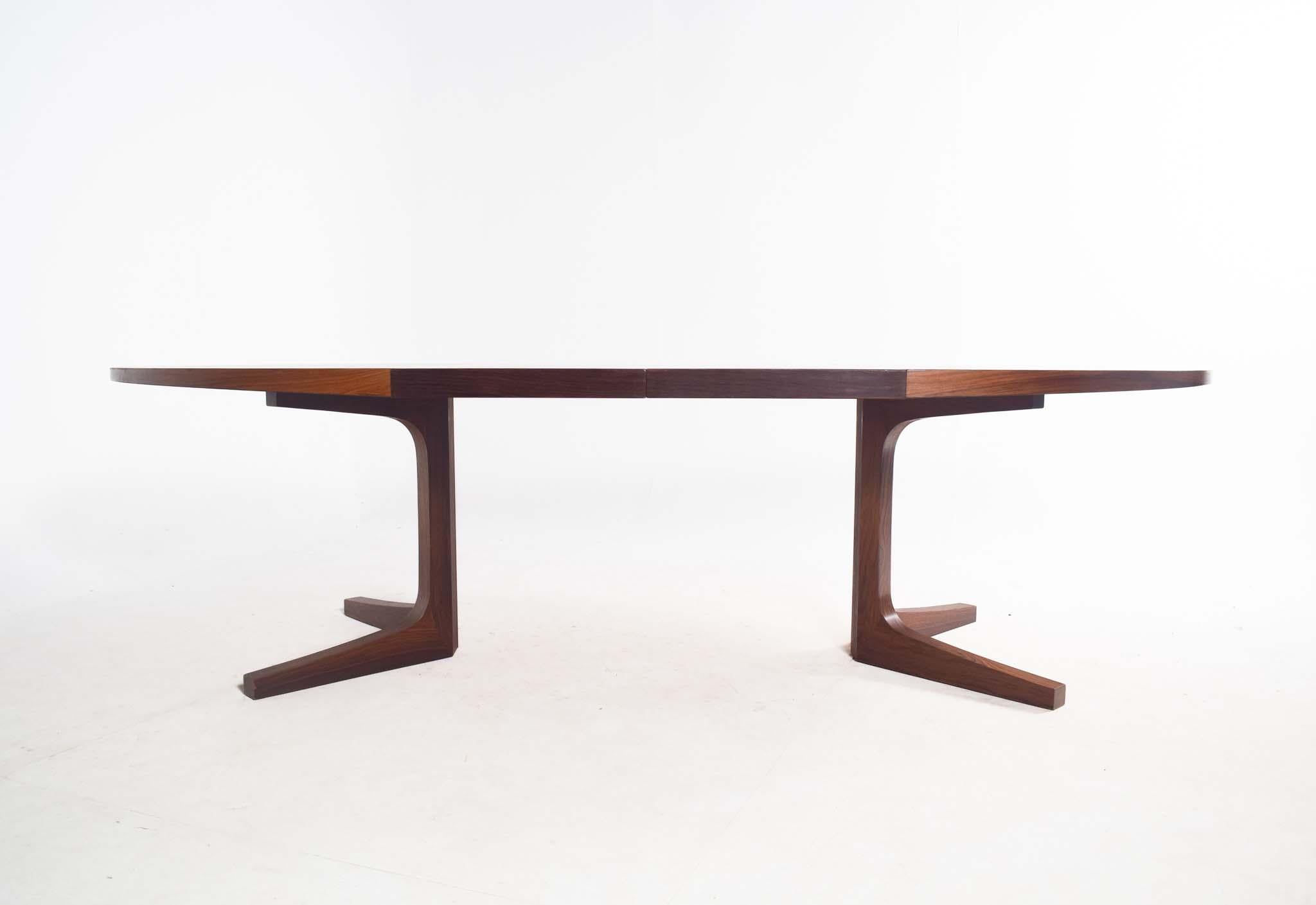 Mid-Century Modern Rosewood Extending Dining Table by Dyrlund In Good Condition In Lisboa, Lisboa