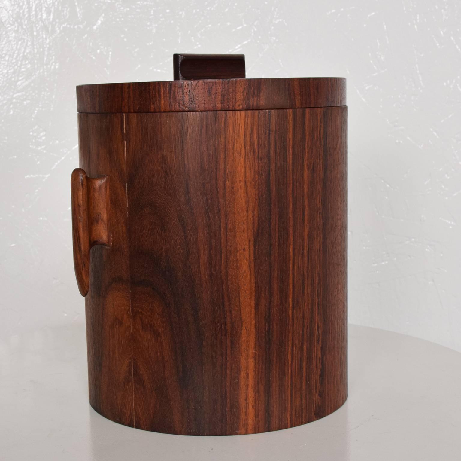 For your consideration, Mid-Century Modern rosewood ice bucket, in the style of Jean Gillon.

Dimensions: 9 1/2