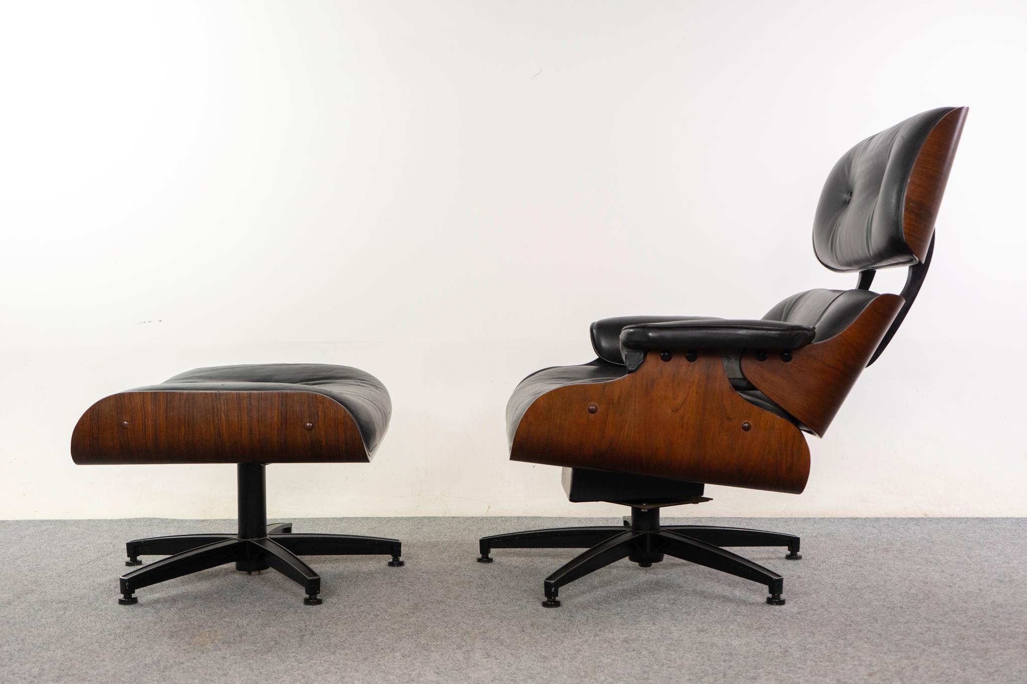 Moderner Loungesessel aus Palisander und Leder mit Hocker aus der Jahrhundertmitte im Angebot 1