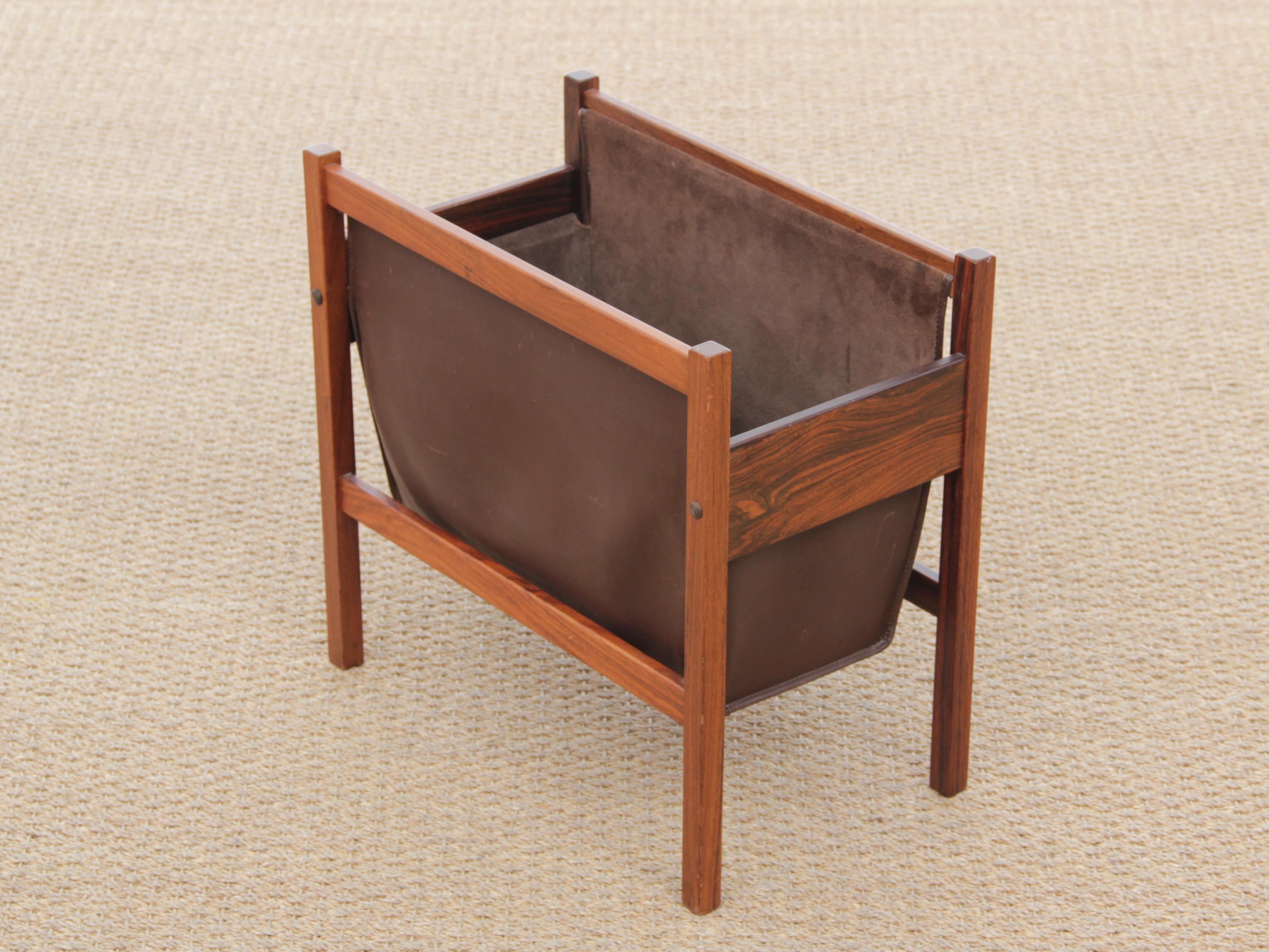 Mid-Century Modern Rosewood Magazine Holder In Good Condition For Sale In Courbevoie, FR
