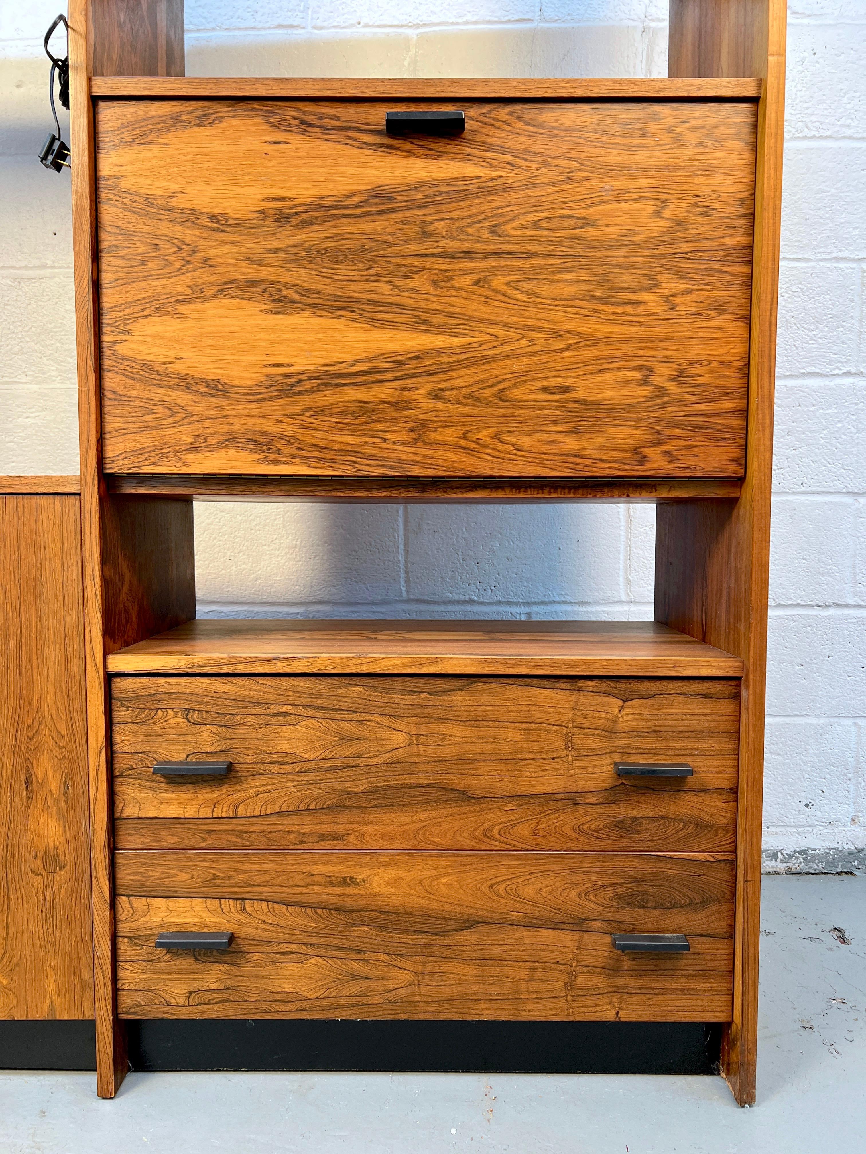 Centro multimediale in legno di palissandro moderno di metà secolo in vendita 6