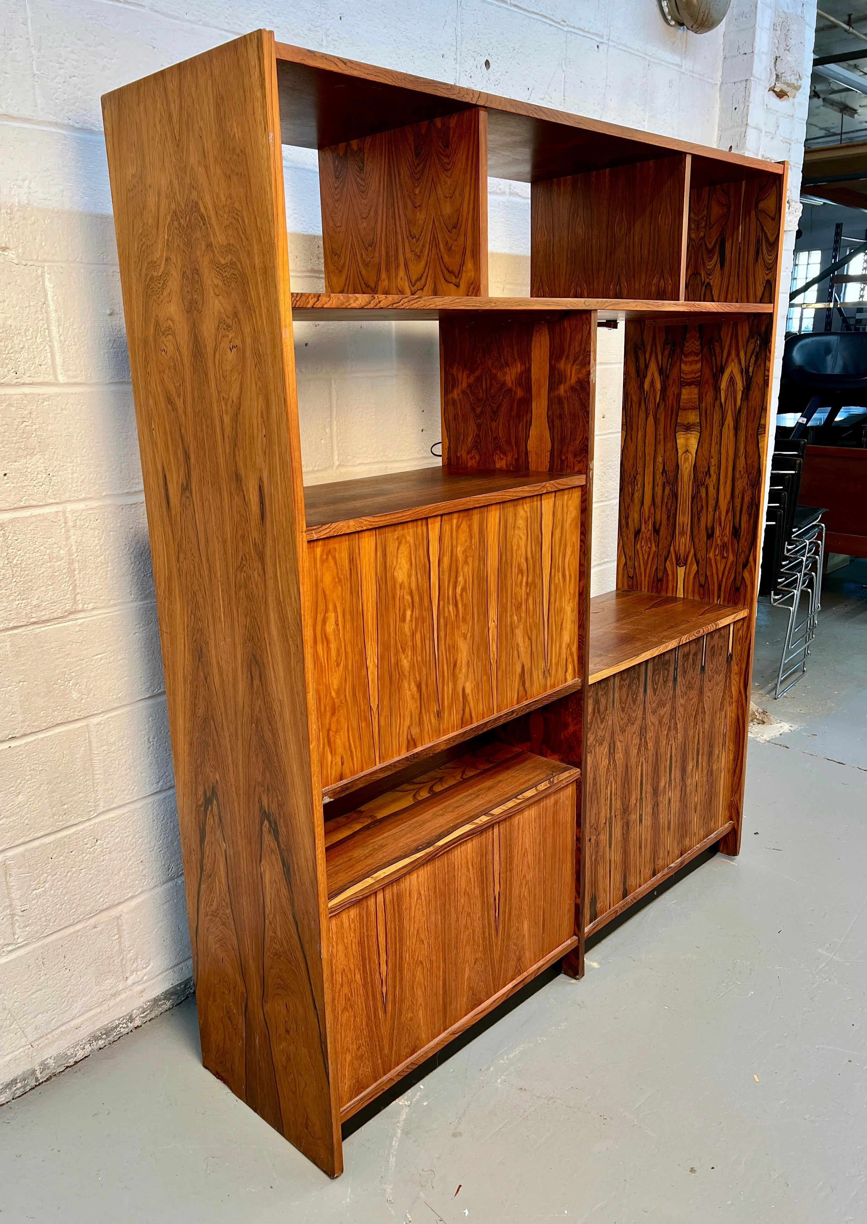 Centro multimediale in legno di palissandro moderno di metà secolo in vendita 10