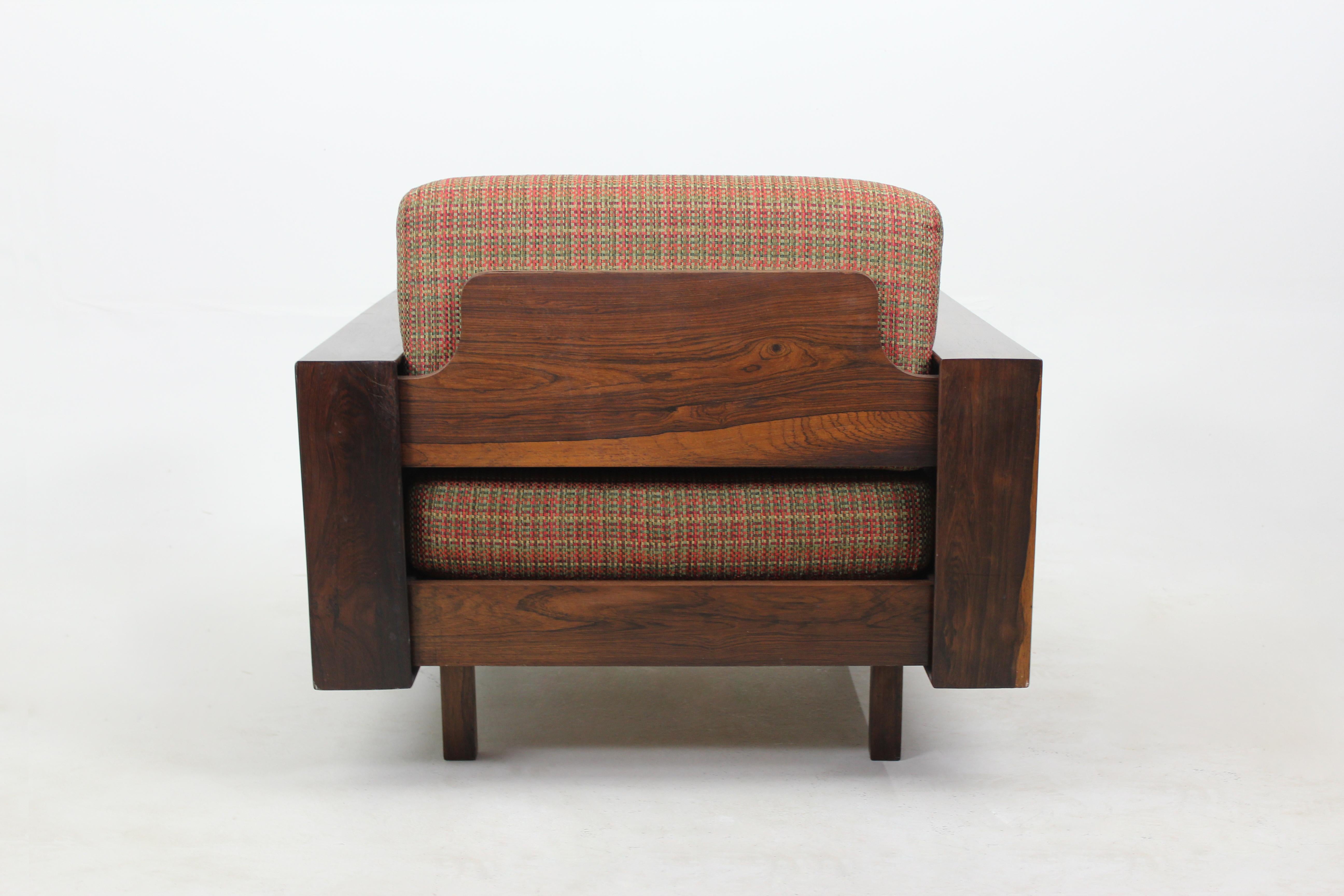 Mid-Century Modern pair of armchairs by Celina Decorações, Brazil, 1960s (Set of 2).

Created and produced in Brazil in the 1960s by the manufacturer Celina Decorações, this pair of armchairs is structured in solid wood and features comfortable