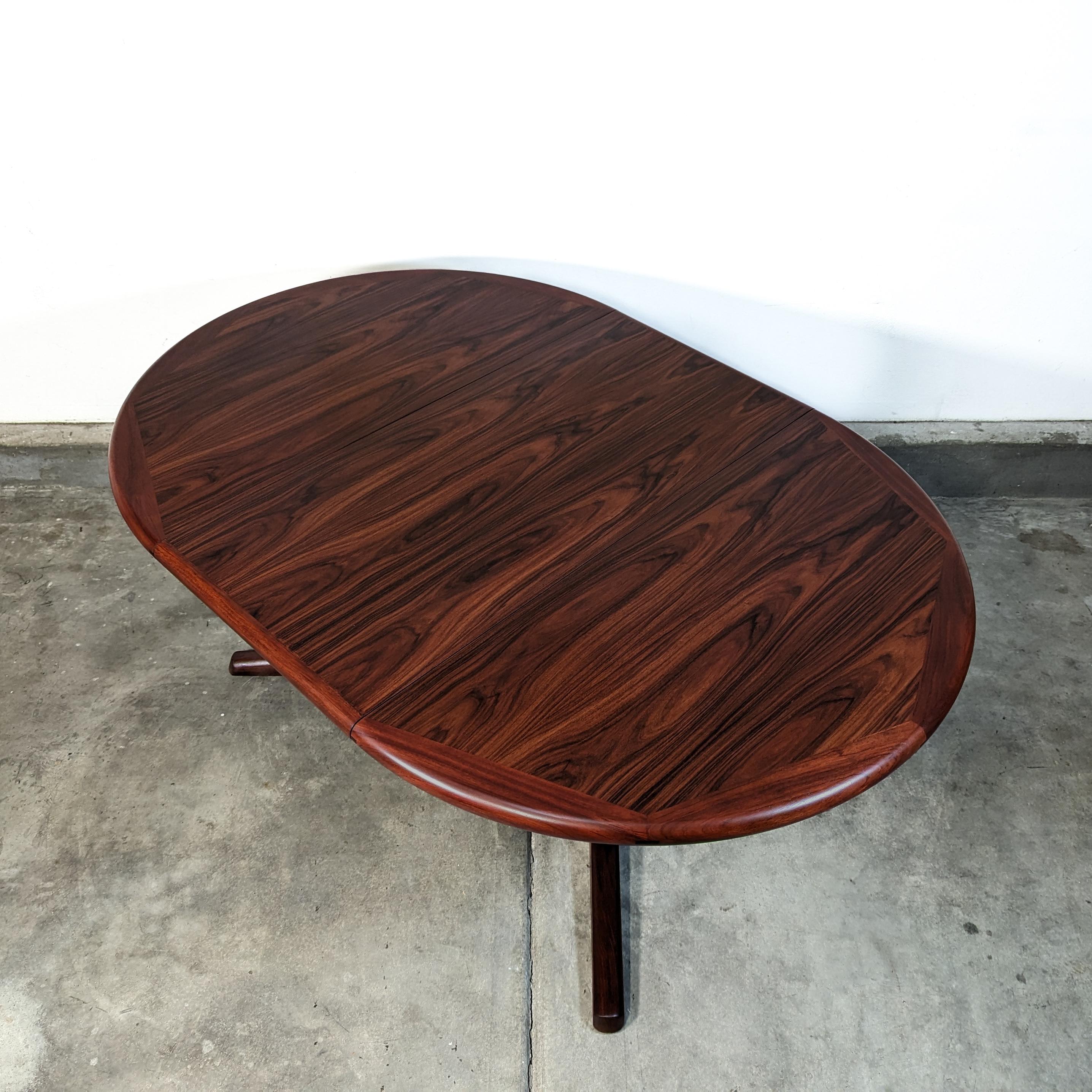 Mid Century Modern Rosewood Pedestal Dining Table by Dyrlund, c1960s 4