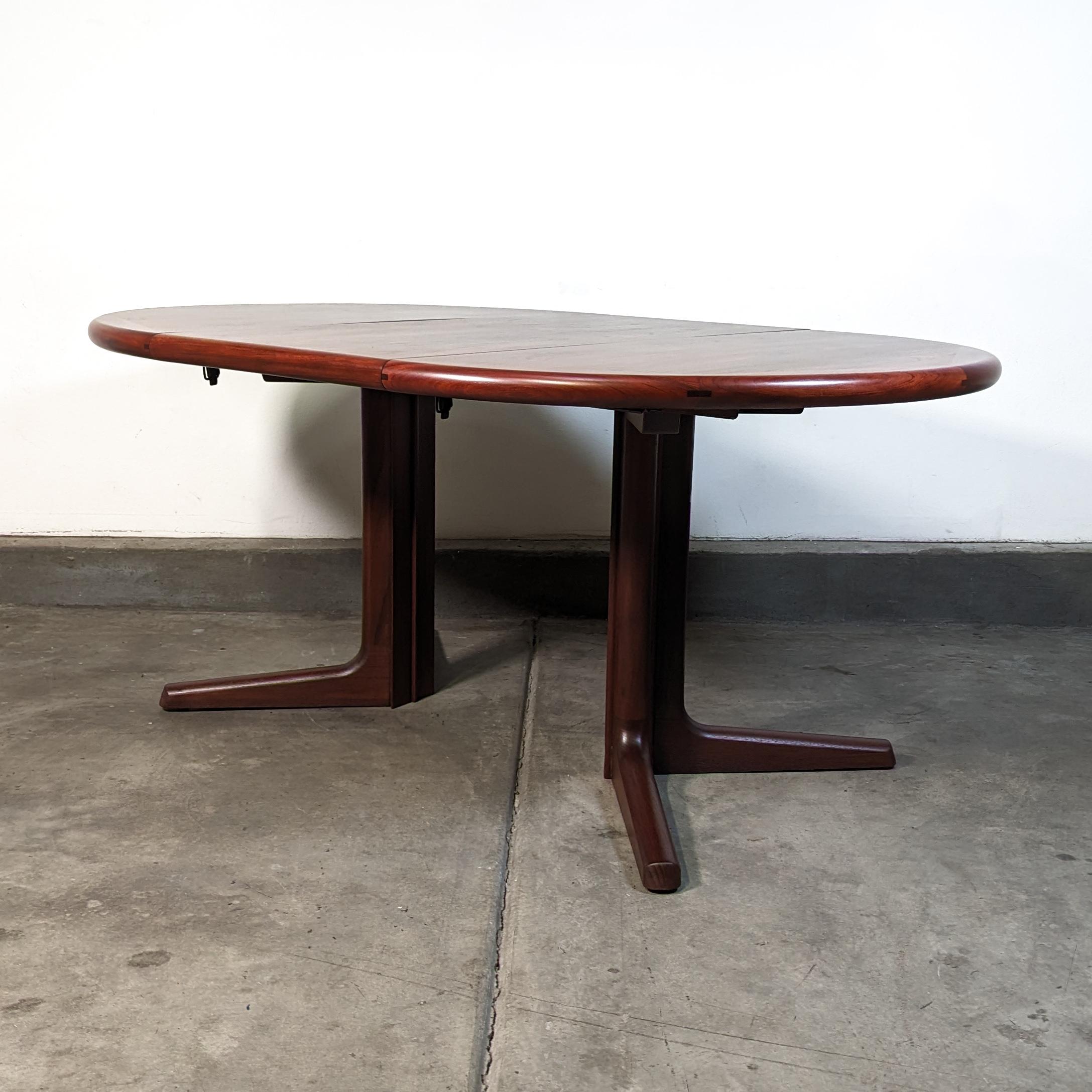 Mid Century Modern Rosewood Pedestal Dining Table by Dyrlund, c1960s 5